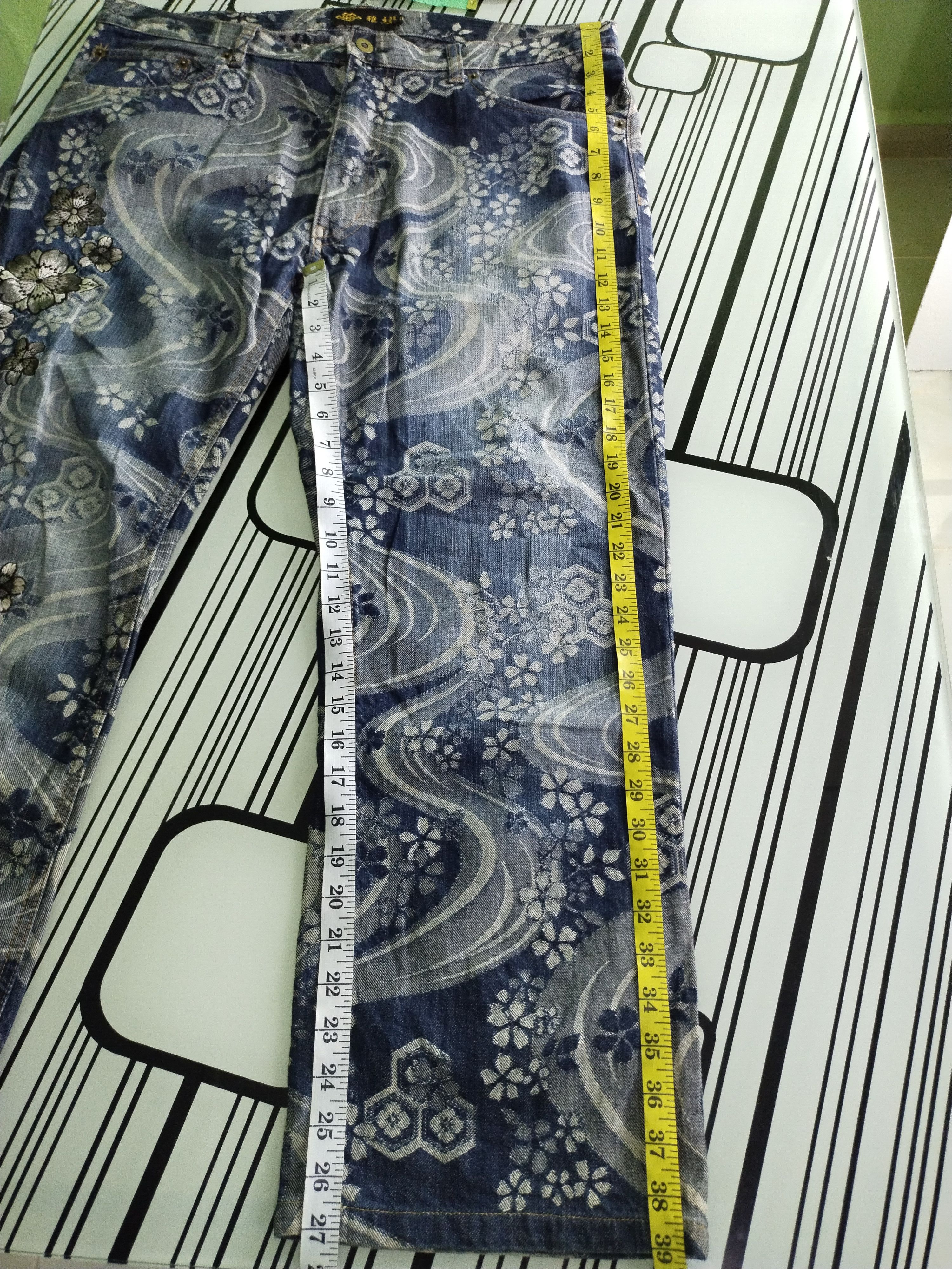 Japanese Brand BLUE FLORAL PRINT JEANS UNISEX Size 42" / US 20 - 9 Thumbnail