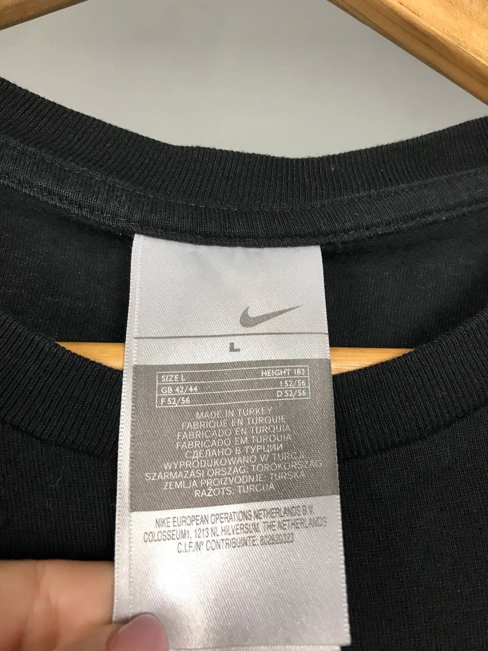 Nike Nike swoosh streetwear vintage center logo print tee Size US L / EU 52-54 / 3 - 3 Thumbnail