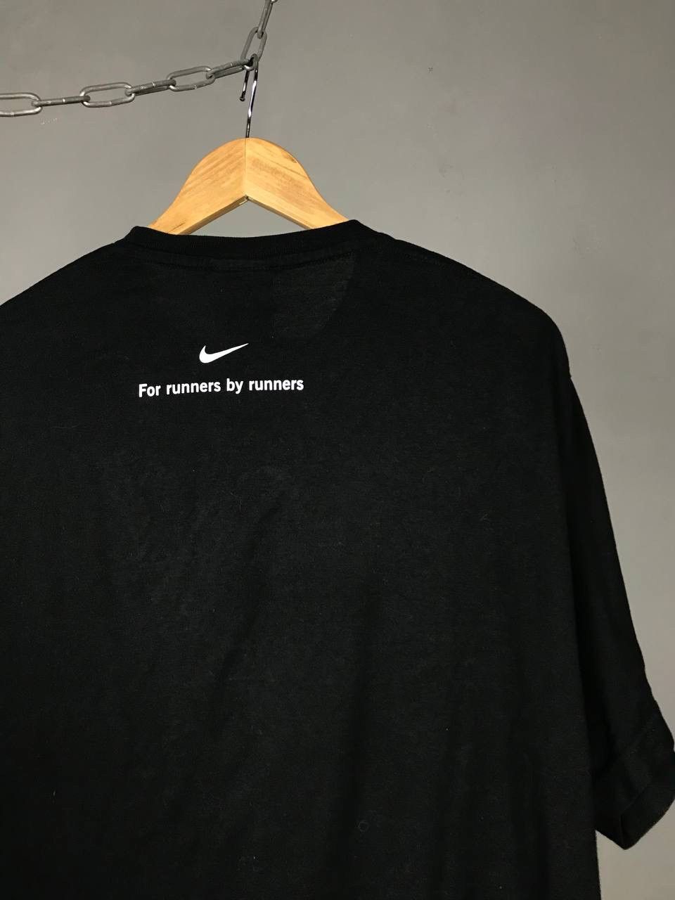 Nike Nike swoosh streetwear vintage center logo print tee Size US L / EU 52-54 / 3 - 6 Thumbnail