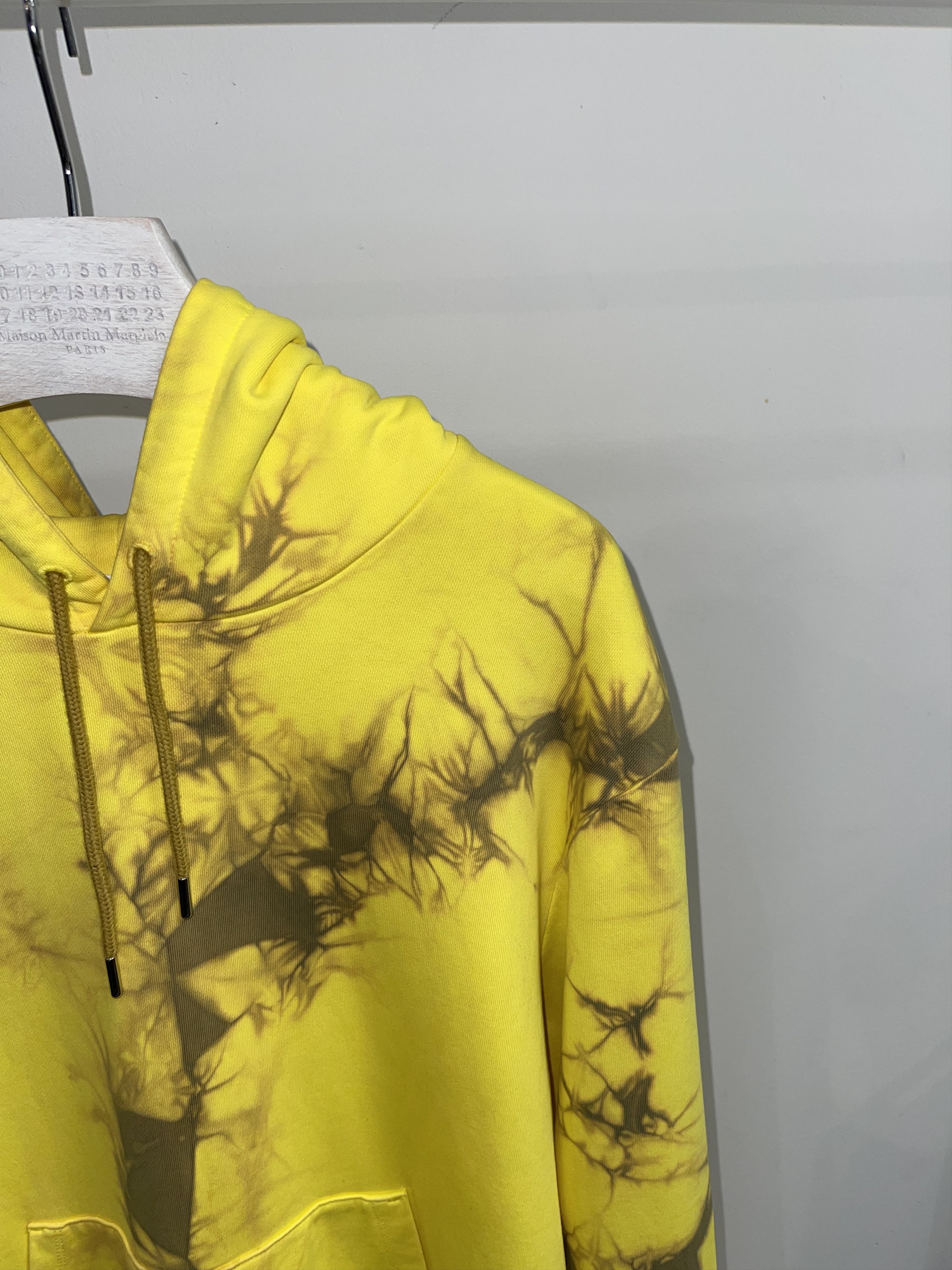 Helmut Lang AW18 Helmut Lang Tie Dye Big Logo Yellow Hoodie Size US XL / EU 56 / 4 - 5 Thumbnail