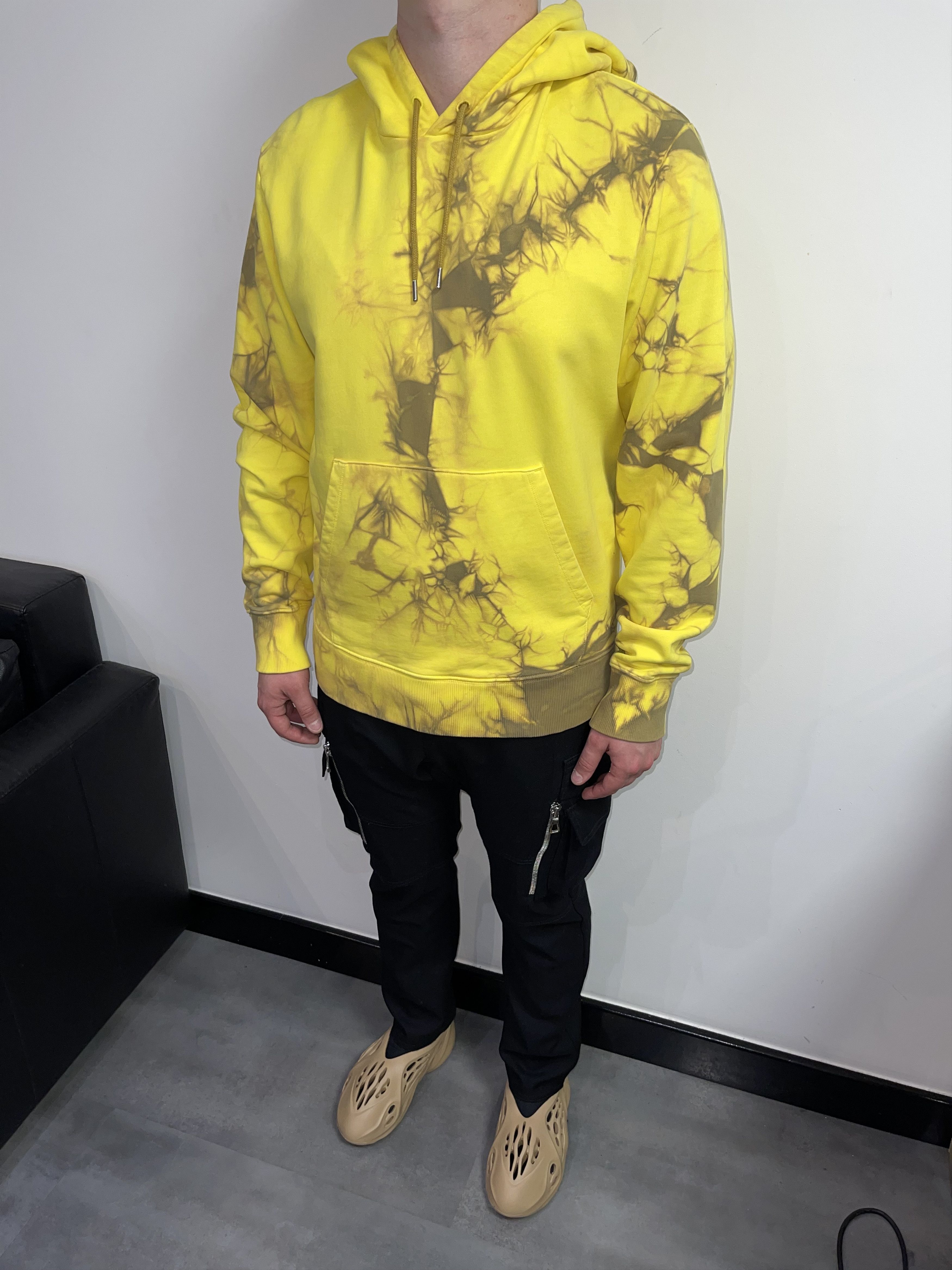 Helmut Lang AW18 Helmut Lang Tie Dye Big Logo Yellow Hoodie Size US XL / EU 56 / 4 - 7 Thumbnail