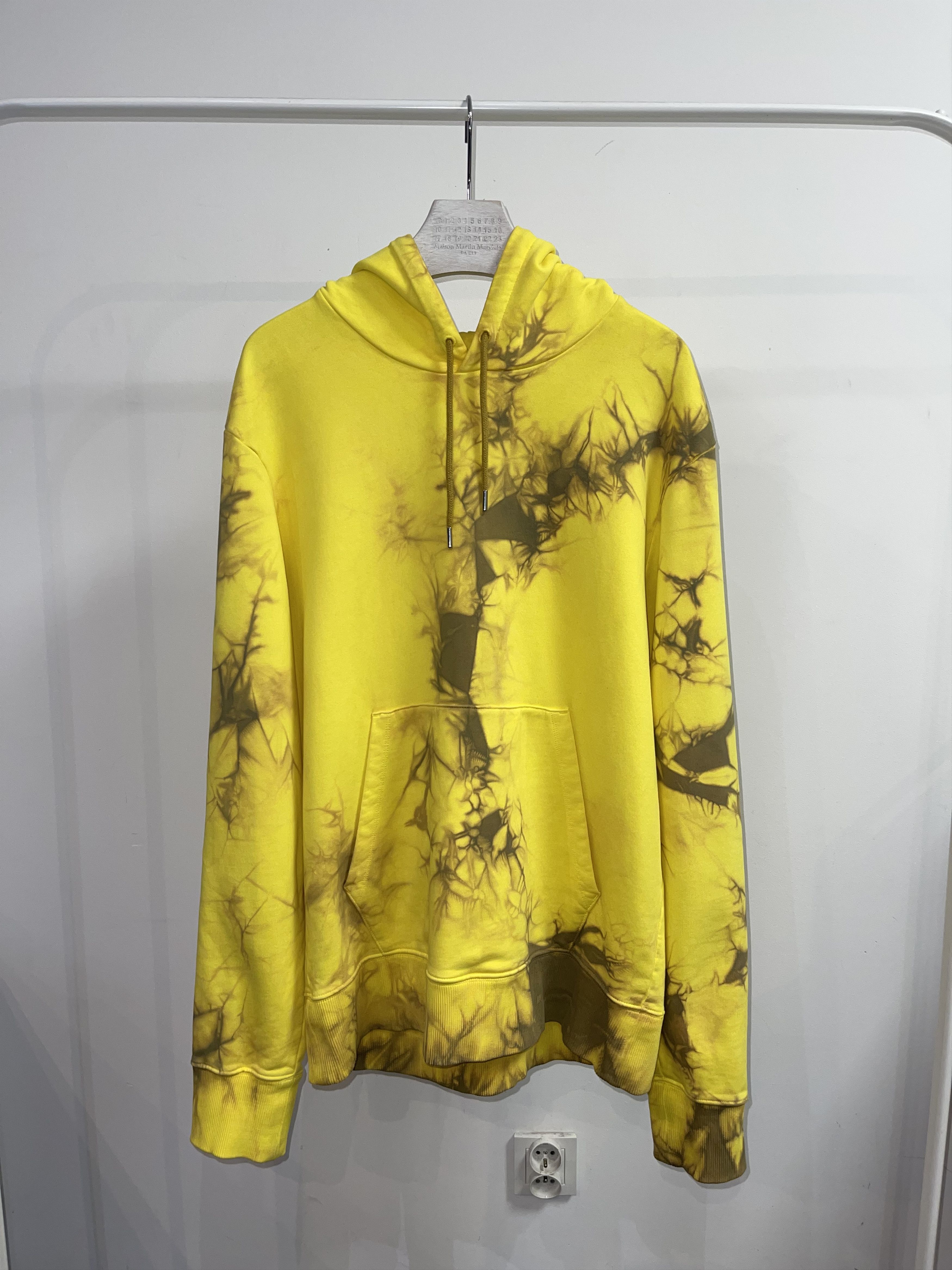 Helmut Lang AW18 Helmut Lang Tie Dye Big Logo Yellow Hoodie Size US XL / EU 56 / 4 - 4 Thumbnail