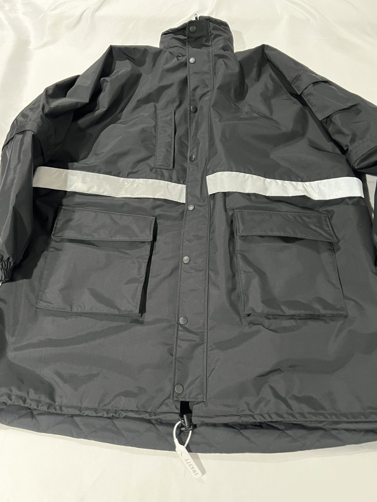 Balenciaga Balenciaga oversized reflective parka. 44/S. $2500 Size US S / EU 44-46 / 1 - 9 Thumbnail