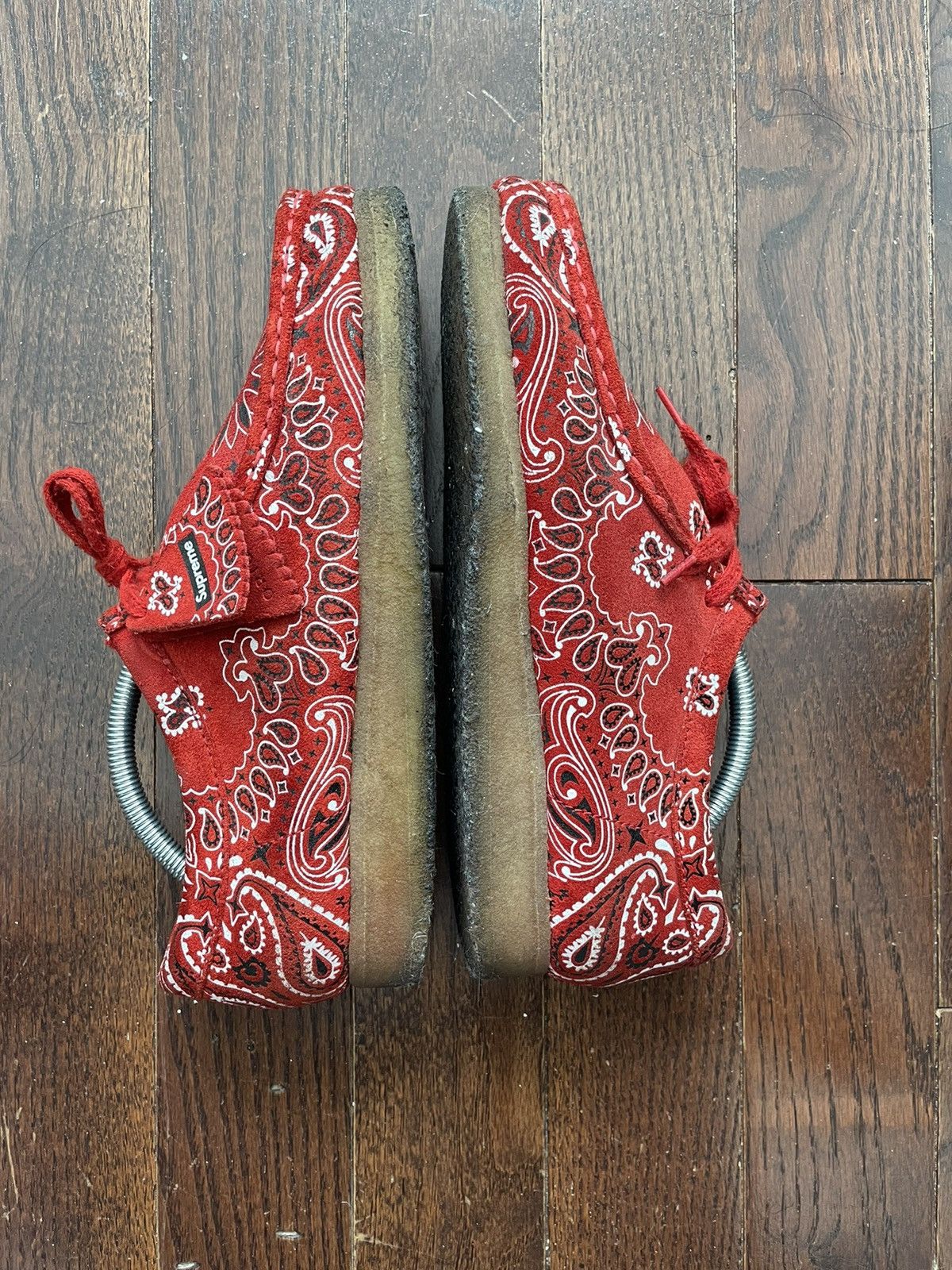 Clarks × Supreme Supreme Clarks Wallabees Low Paisley Bandana Red Size US 9 / EU 42 - 3 Thumbnail
