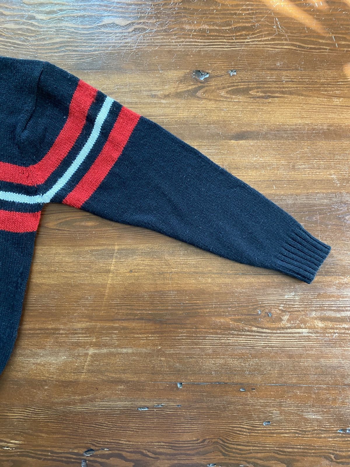 Mickey Mouse Vintage 90’s Mickey Mouse Embroidered Knit Sweater Size US M / EU 48-50 / 2 - 7 Thumbnail