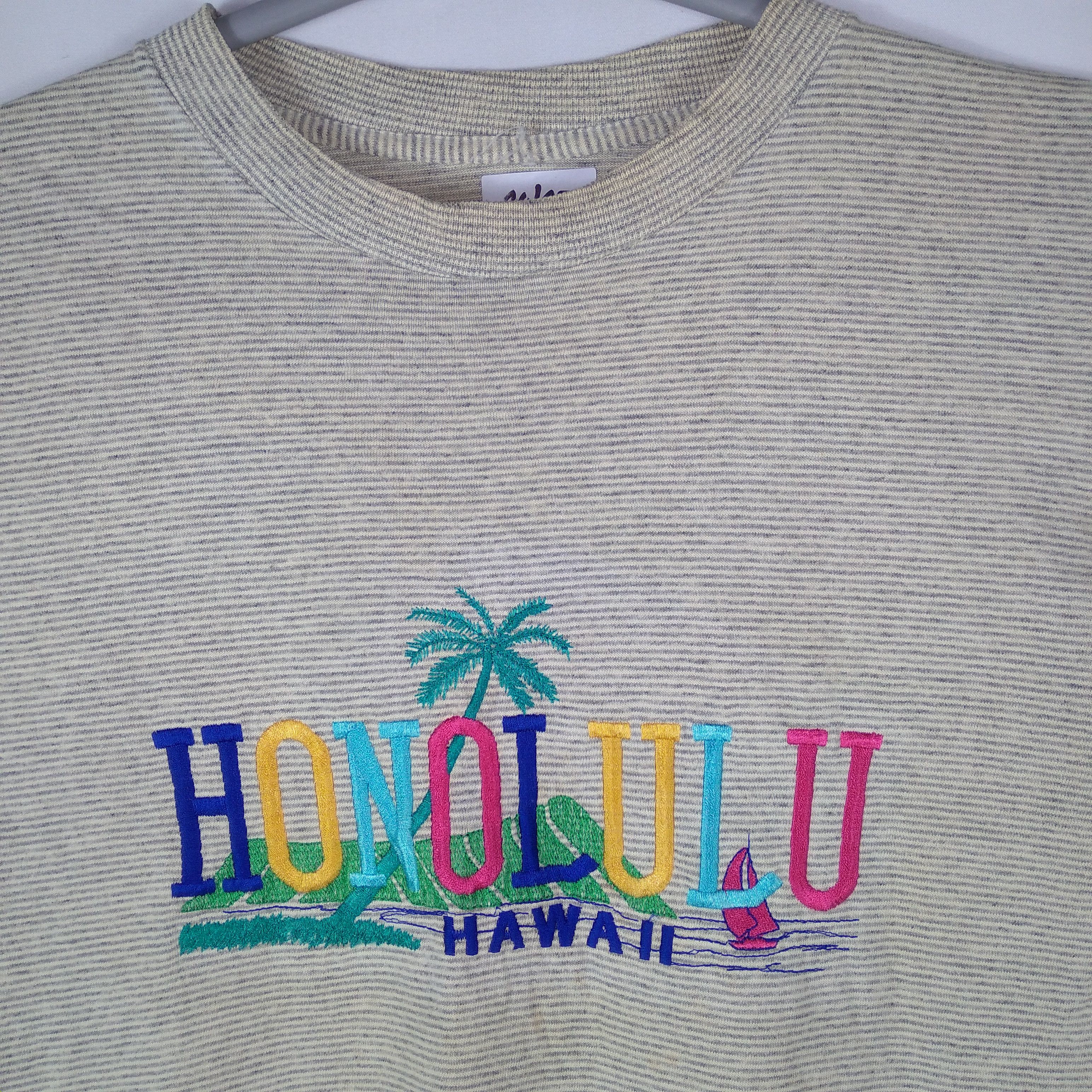 Vintage Vintage Honolulu Hawaii Colourful Embroidery Spellout Tee Size US M / EU 48-50 / 2 - 2 Thumbnail