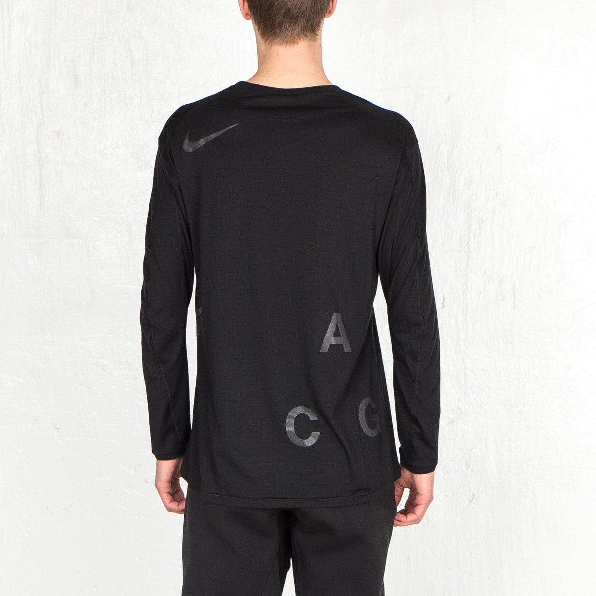 image of Nike Acg Inversion Crew - 810126-010 in Black, Men's (Size Small)