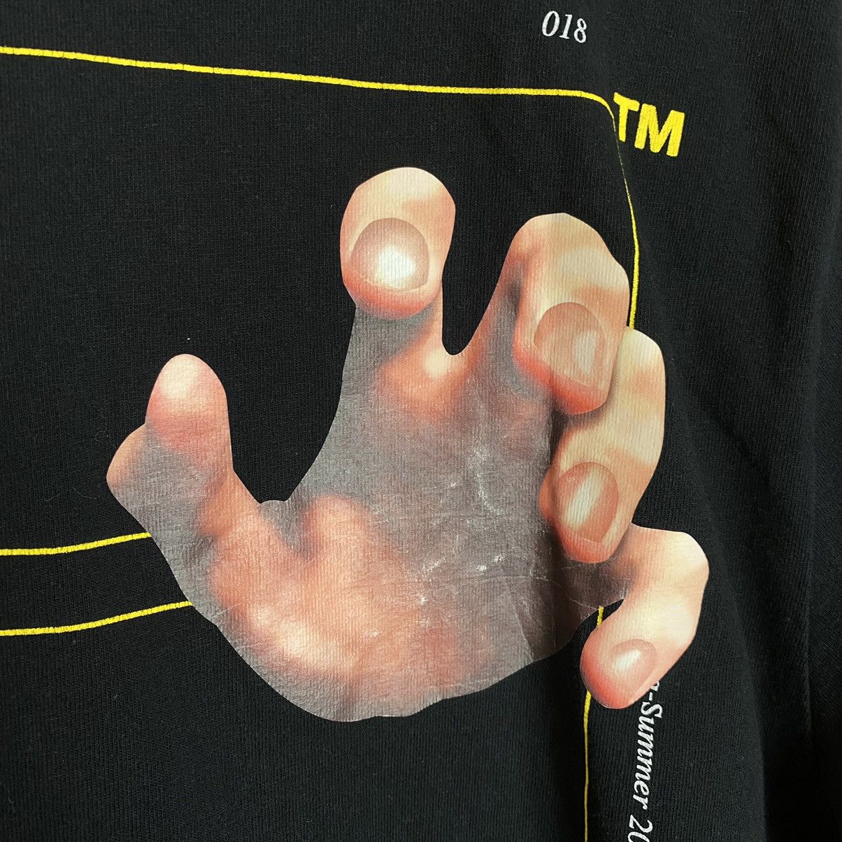 Off-White Off White - Square Hands Asymmetric T-Shirt Size US L / EU 52-54 / 3 - 6 Thumbnail