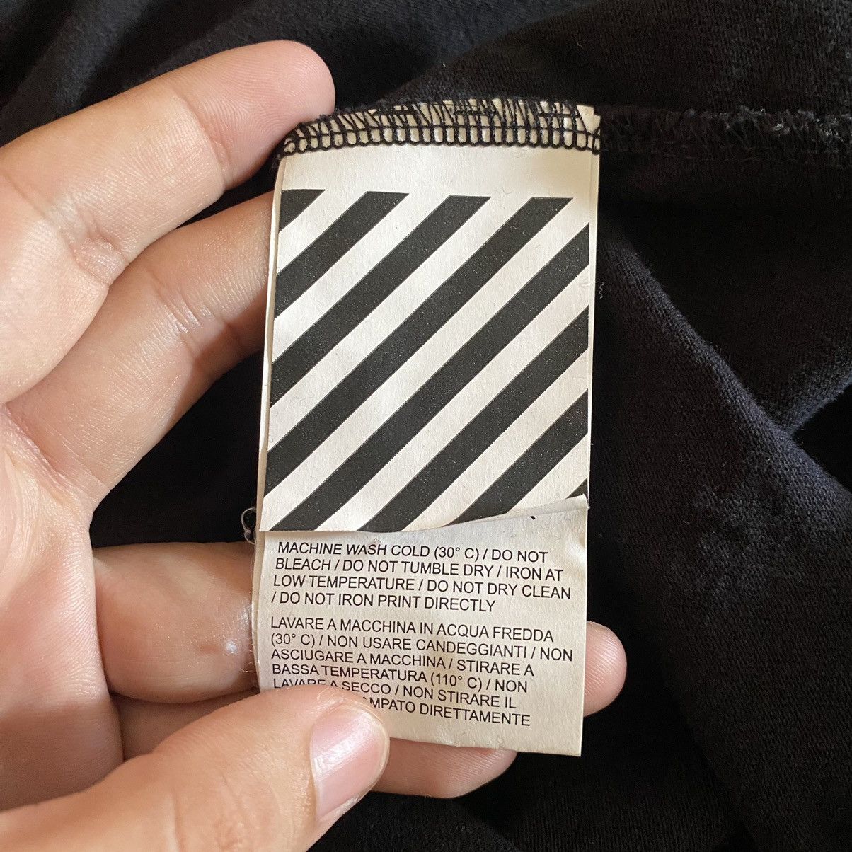 Off-White Off White - Square Hands Asymmetric T-Shirt Size US L / EU 52-54 / 3 - 11 Thumbnail