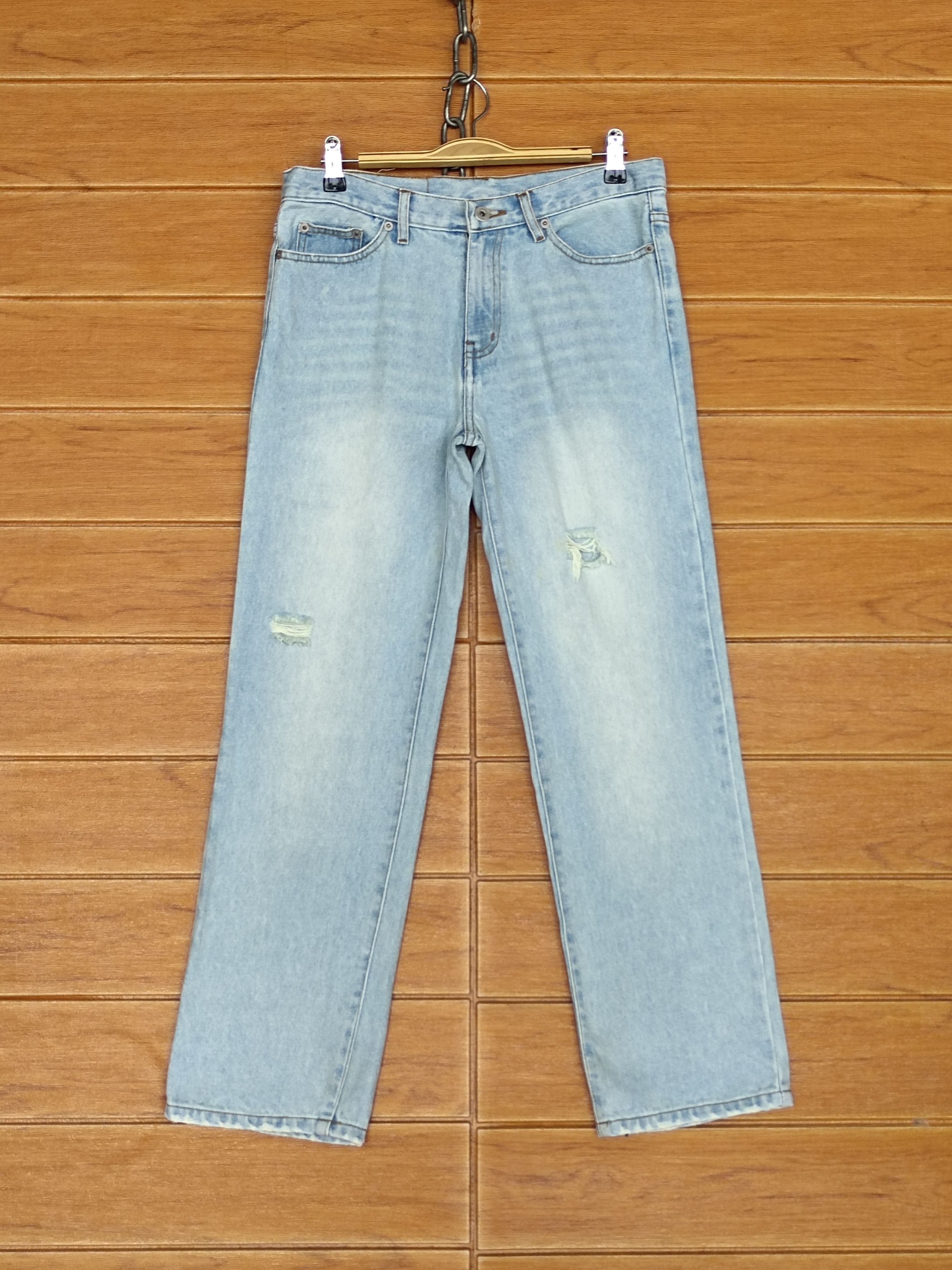 Japanese Brand 🇯🇵 Cocolulu Spell Out Distressed Light Wash Denim Jeans Size US 30 / EU 46 - 9 Thumbnail
