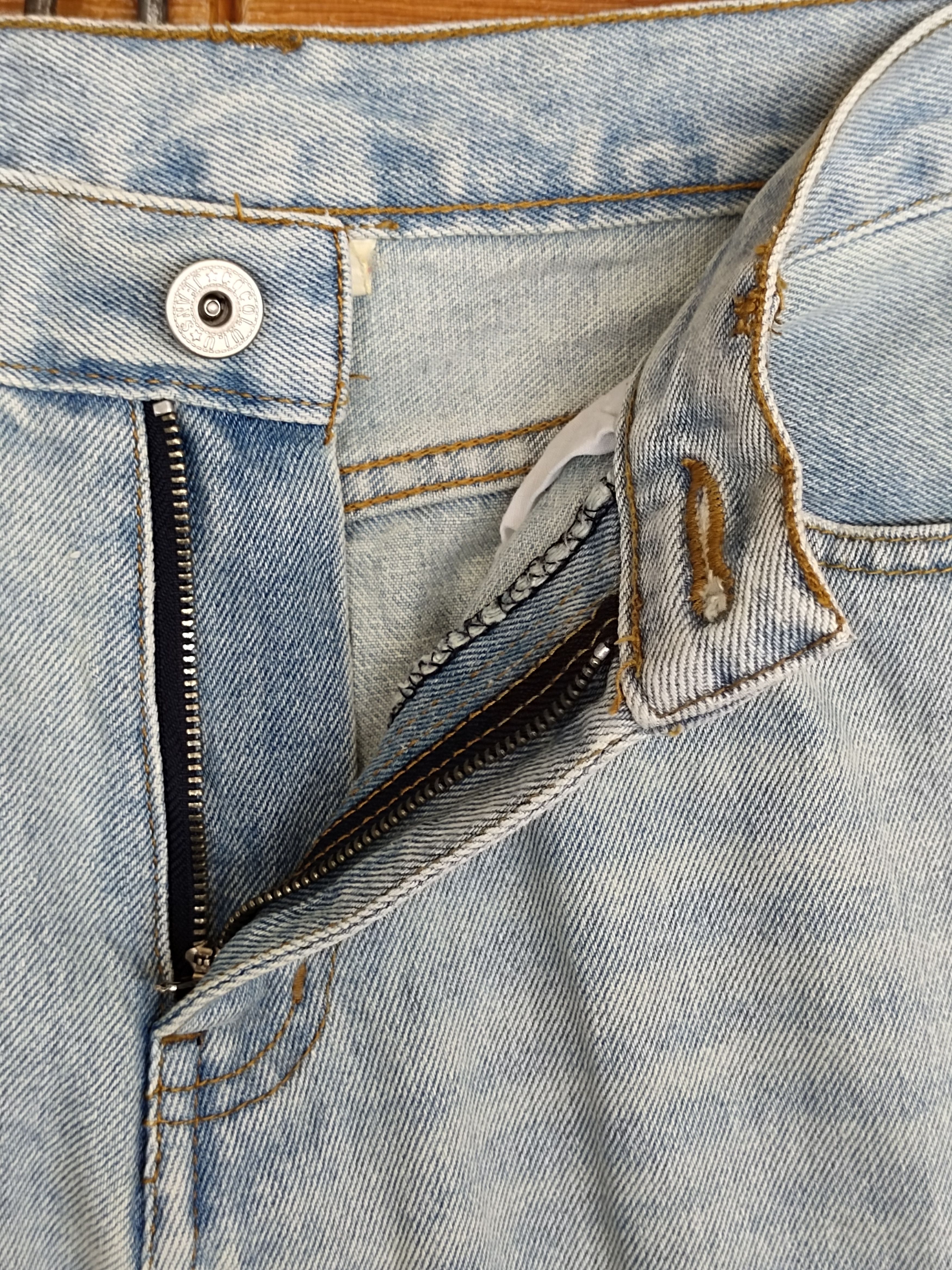 Japanese Brand 🇯🇵 Cocolulu Spell Out Distressed Light Wash Denim Jeans Size US 30 / EU 46 - 18 Thumbnail