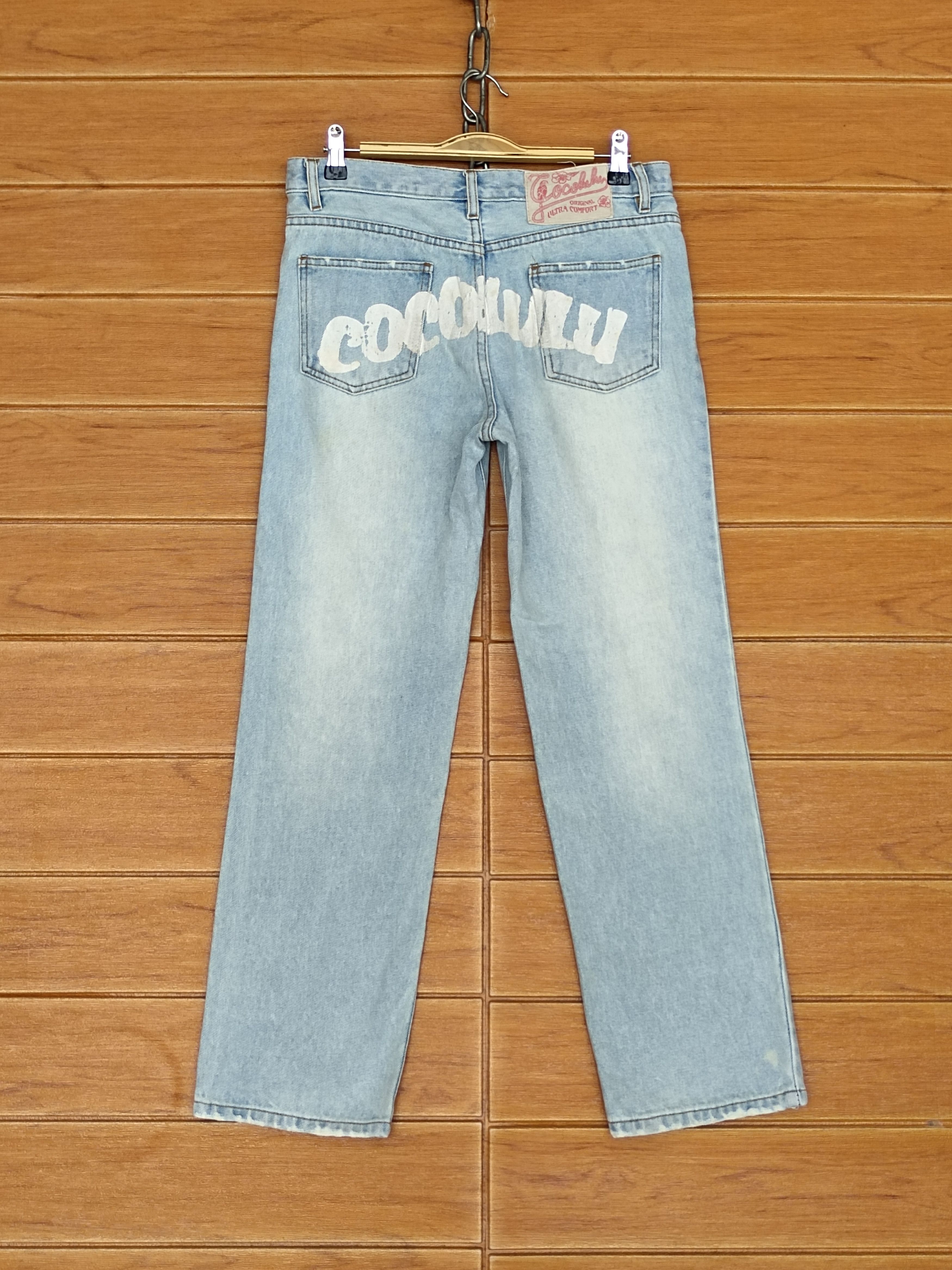 Japanese Brand 🇯🇵 Cocolulu Spell Out Distressed Light Wash Denim Jeans Size US 30 / EU 46 - 2 Thumbnail