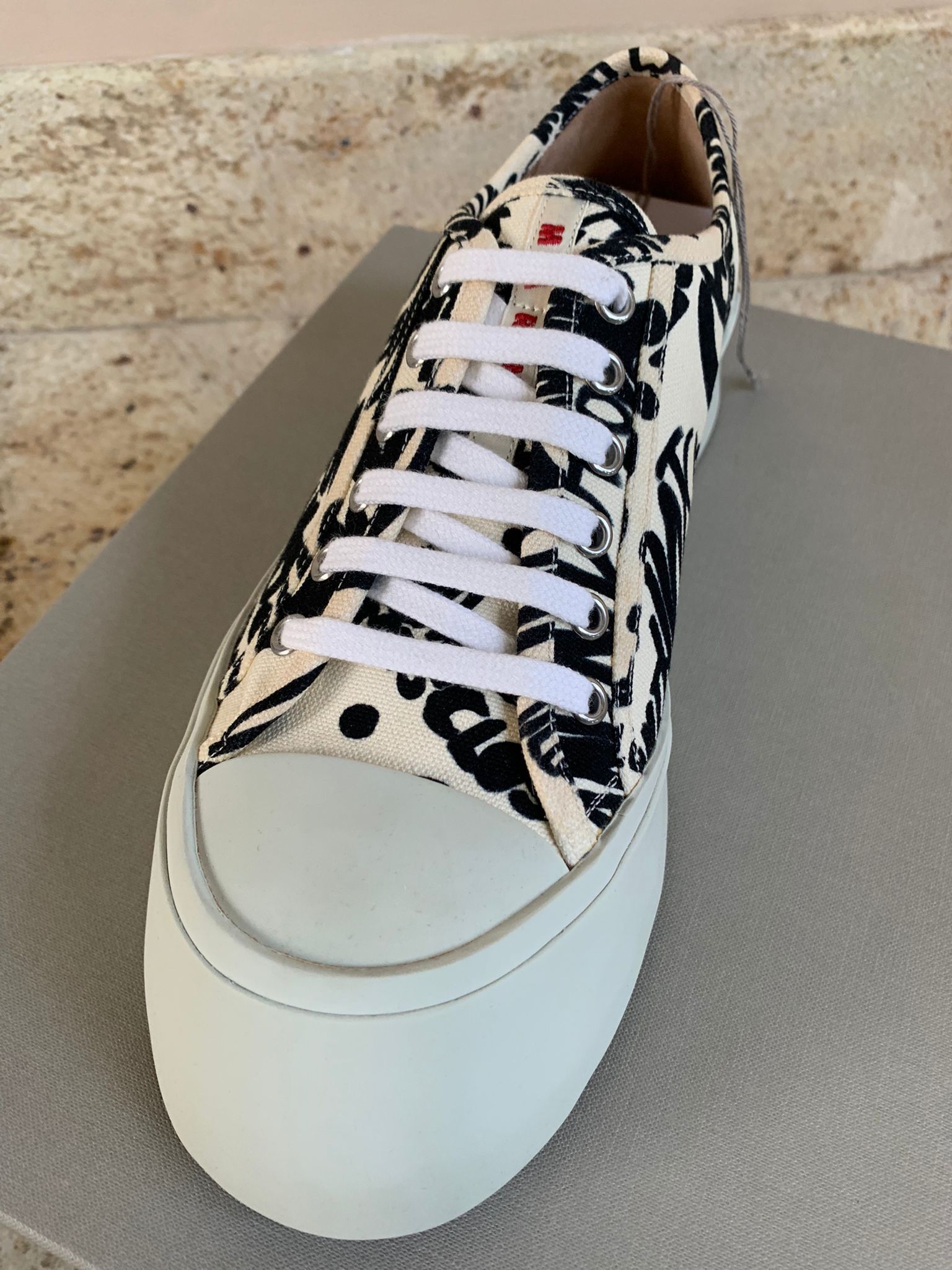 Marni Low Top Sneakers in White / Black Size US 8 / EU 41 - 13 Thumbnail