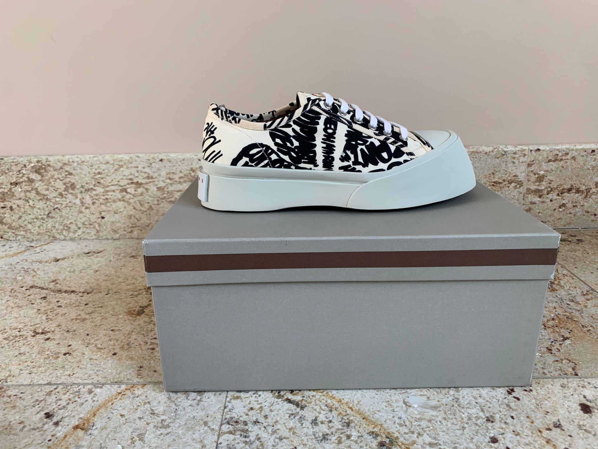 Marni Low Top Sneakers in White / Black Size US 8 / EU 41 - 3 Thumbnail