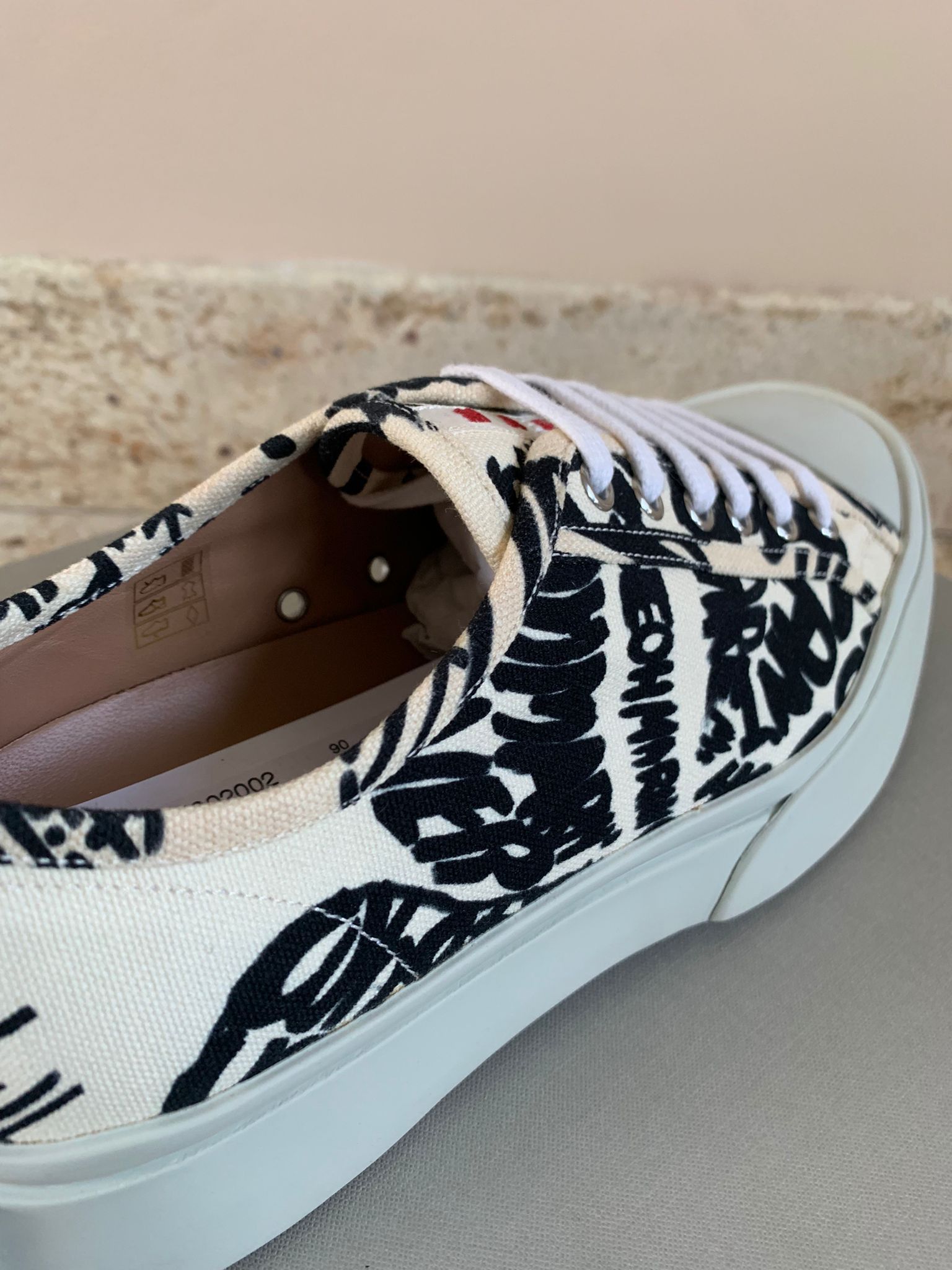 Marni Low Top Sneakers in White / Black Size US 8 / EU 41 - 7 Thumbnail