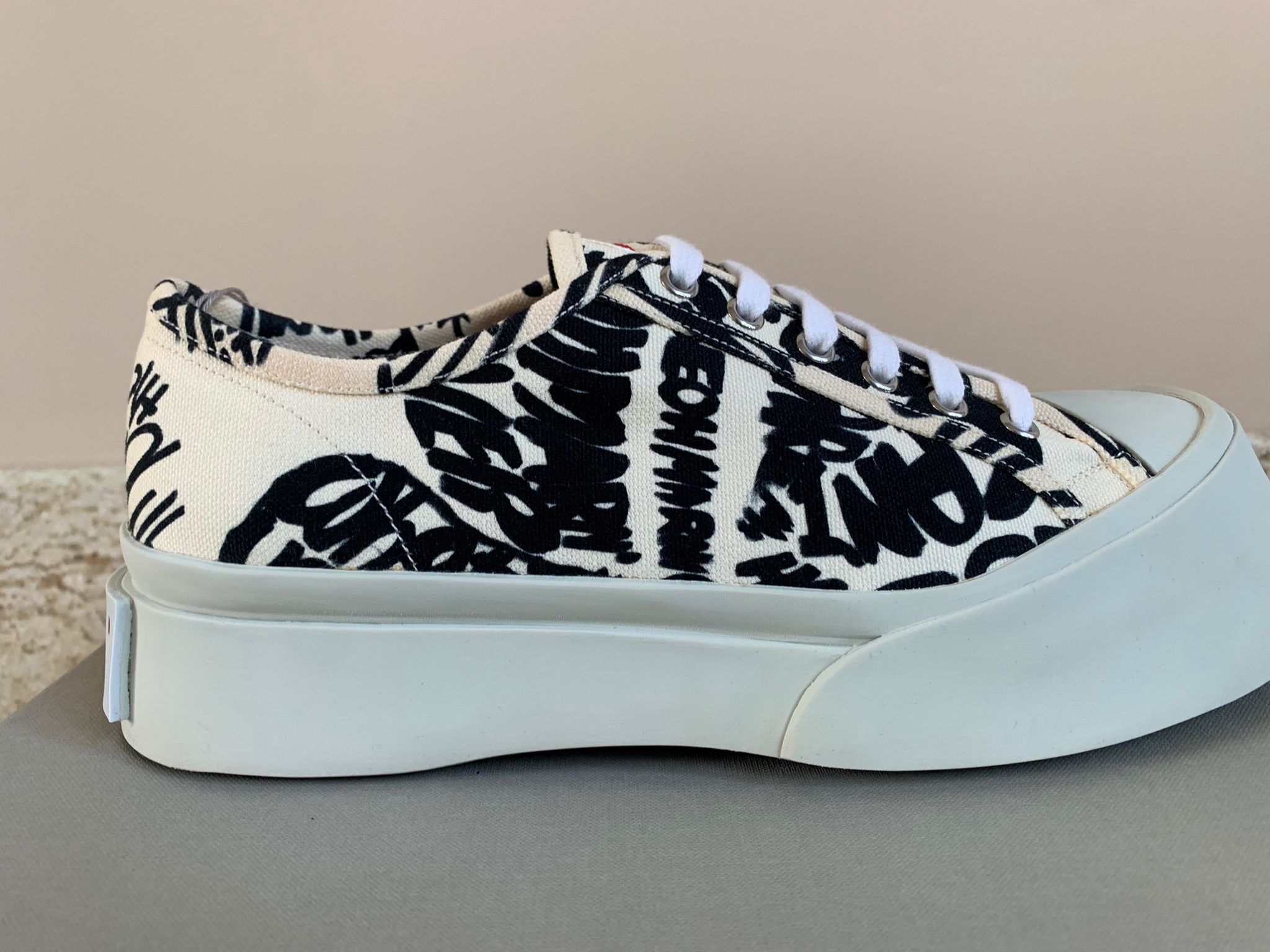 Marni Low Top Sneakers in White / Black Size US 8 / EU 41 - 5 Thumbnail