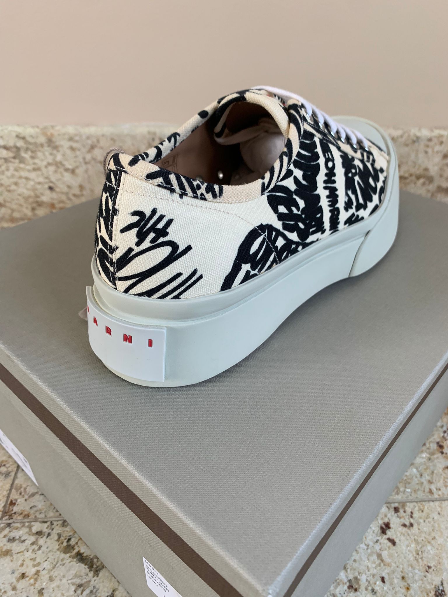 Marni Low Top Sneakers in White / Black Size US 8 / EU 41 - 4 Thumbnail