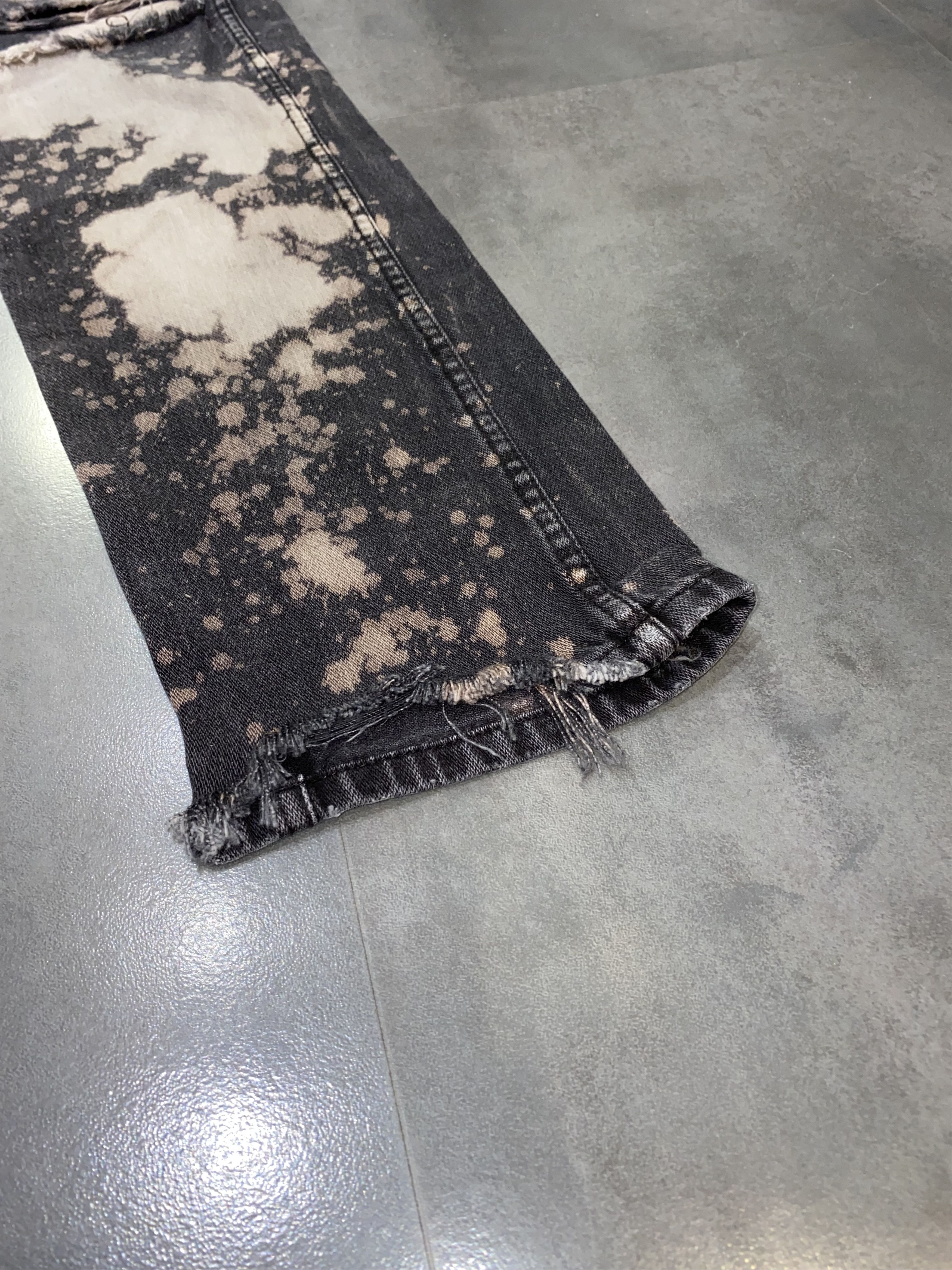 Gucci Rare! Gucci Distressed Acid Bleached Denim Pants Size US 32 / EU 48 - 13 Thumbnail