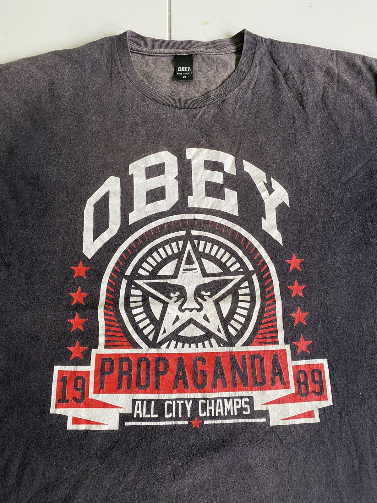 Obey × Vintage Vintage Obey Propaganda Sun Faded Black T shirt Size US XL / EU 56 / 4 - 2 Thumbnail