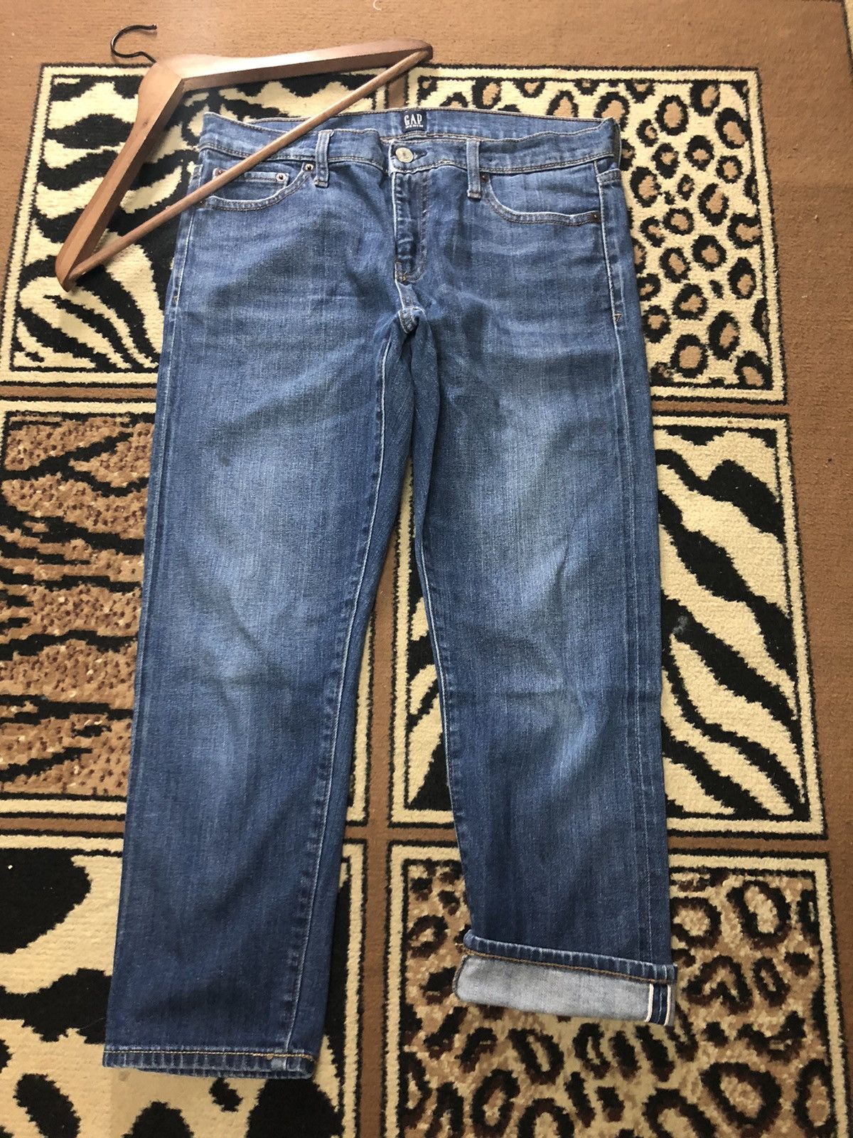VINTAGE SELVEDGE GAP QUARTER SHORT DISTRESSED DENIM