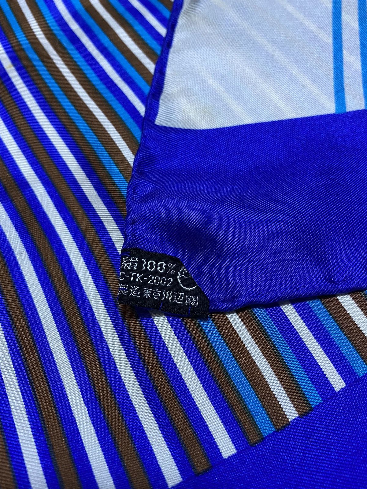 Yves Saint Laurent 🔥Yves Saint Laurent Scarf Nice Design🔥 Size ONE SIZE - 4 Thumbnail
