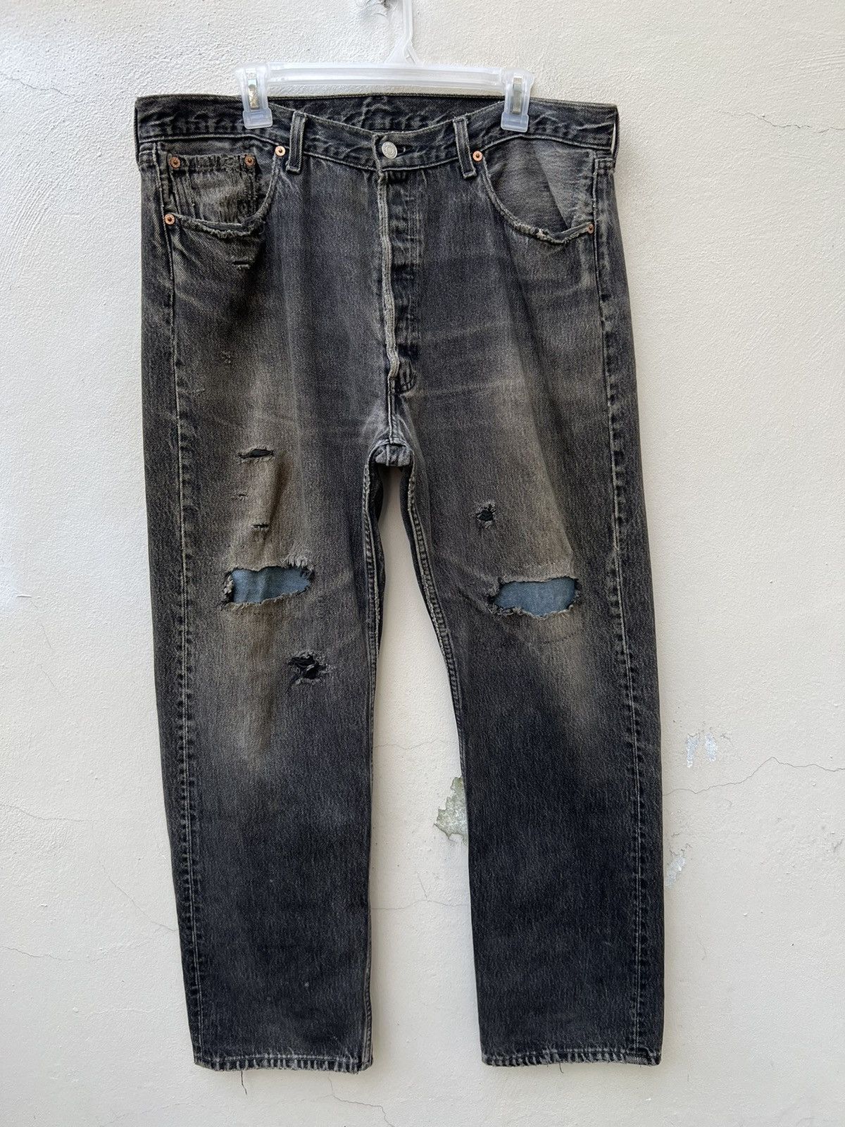 Levi's Vintage 1995 Levi’s 501 Distressed Faded Black Denim Jeans Size US 37 - 7 Thumbnail