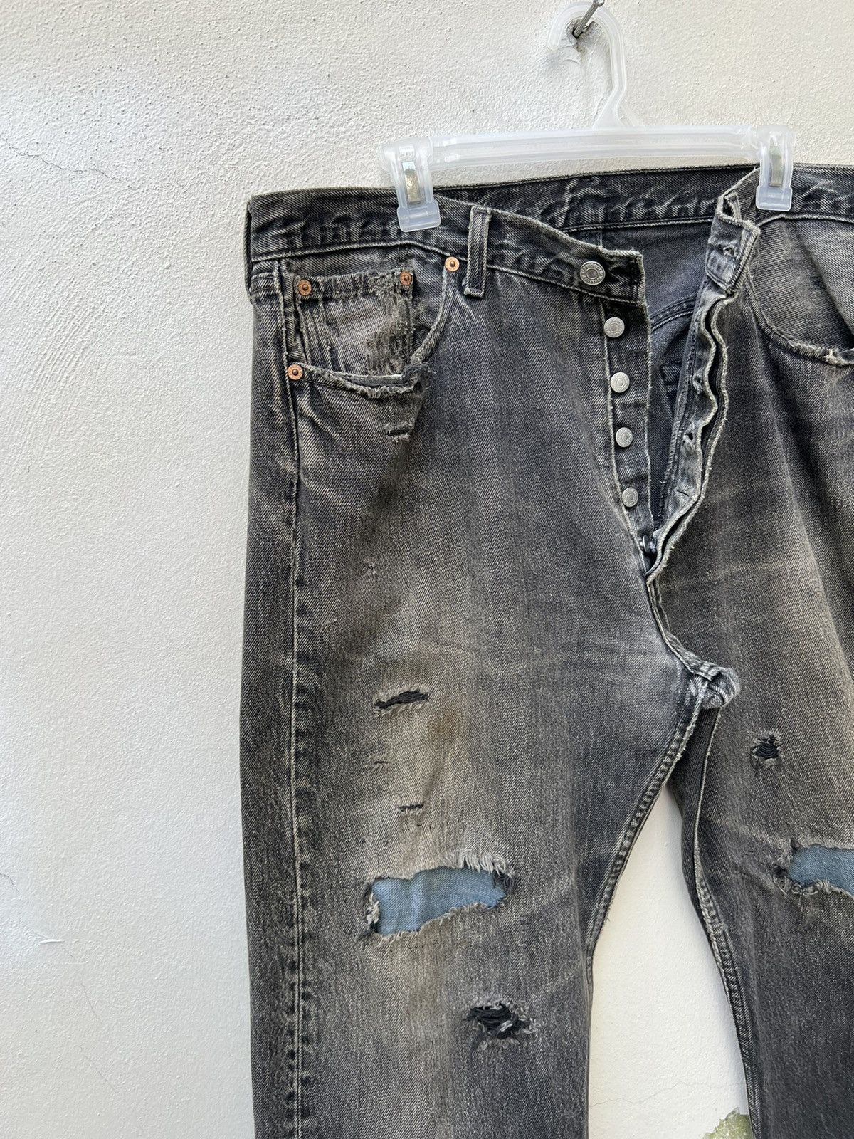 Levi's Vintage 1995 Levi’s 501 Distressed Faded Black Denim Jeans Size US 37 - 8 Thumbnail