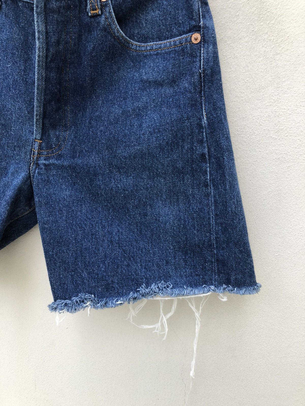 Levi's Vintage 1992 Levi’s 501 Jeans Ripped Off Hem Short Denim Size US 29 - 6 Thumbnail