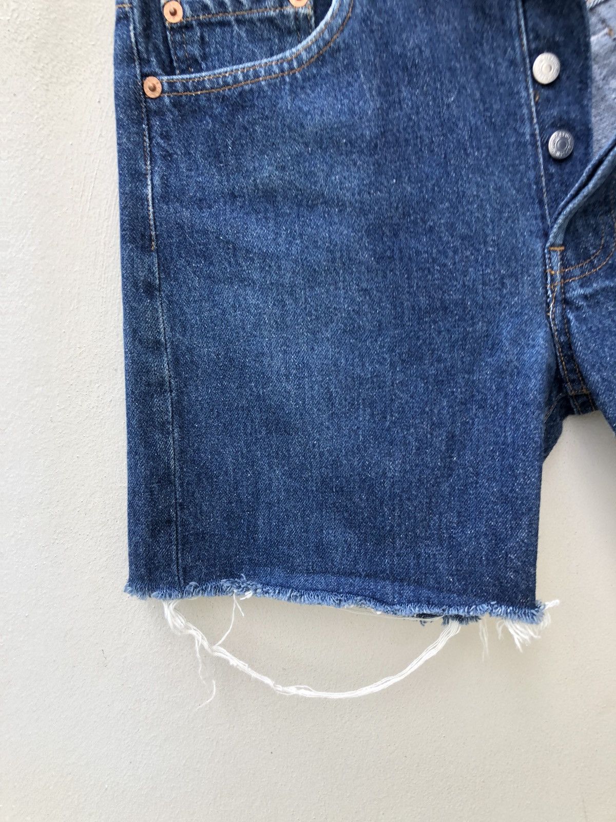 Levi's Vintage 1992 Levi’s 501 Jeans Ripped Off Hem Short Denim Size US 29 - 4 Thumbnail