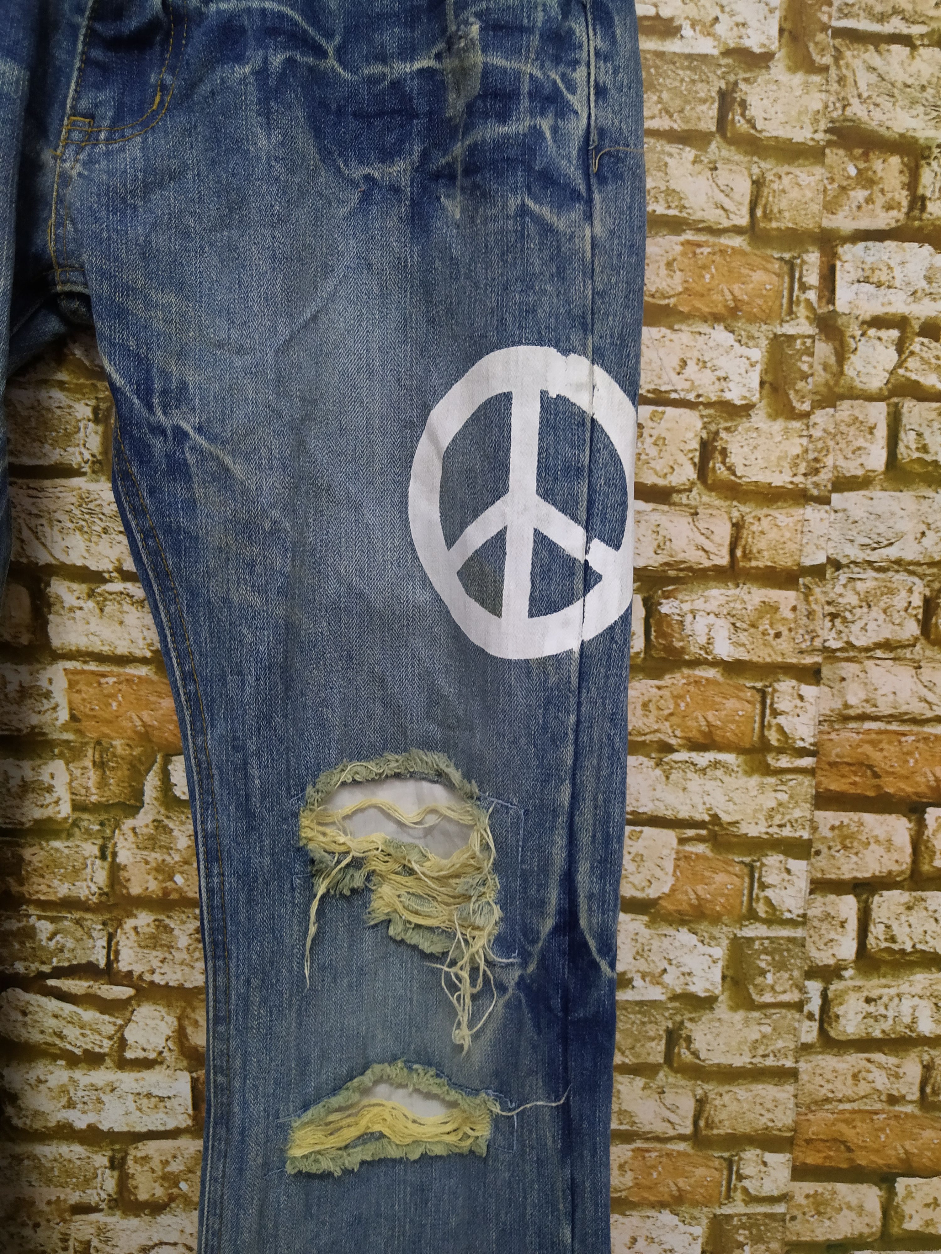 Japanese Brand LOMA PAINTED DISTRESSED DENIM JAPAN (B927) w35 Size US 35 - 3 Thumbnail