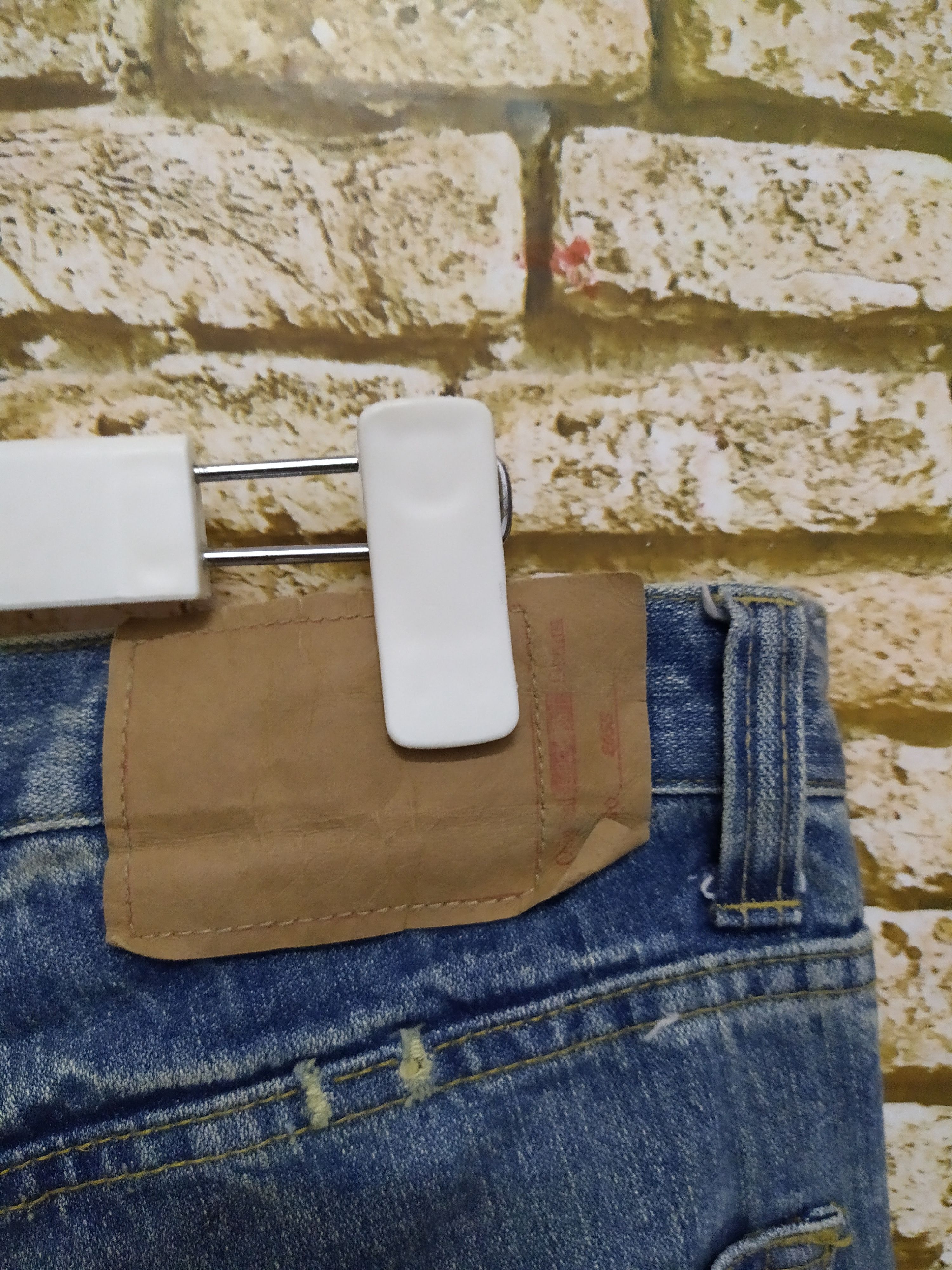 Japanese Brand LOMA PAINTED DISTRESSED DENIM JAPAN (B927) w35 Size US 35 - 9 Thumbnail