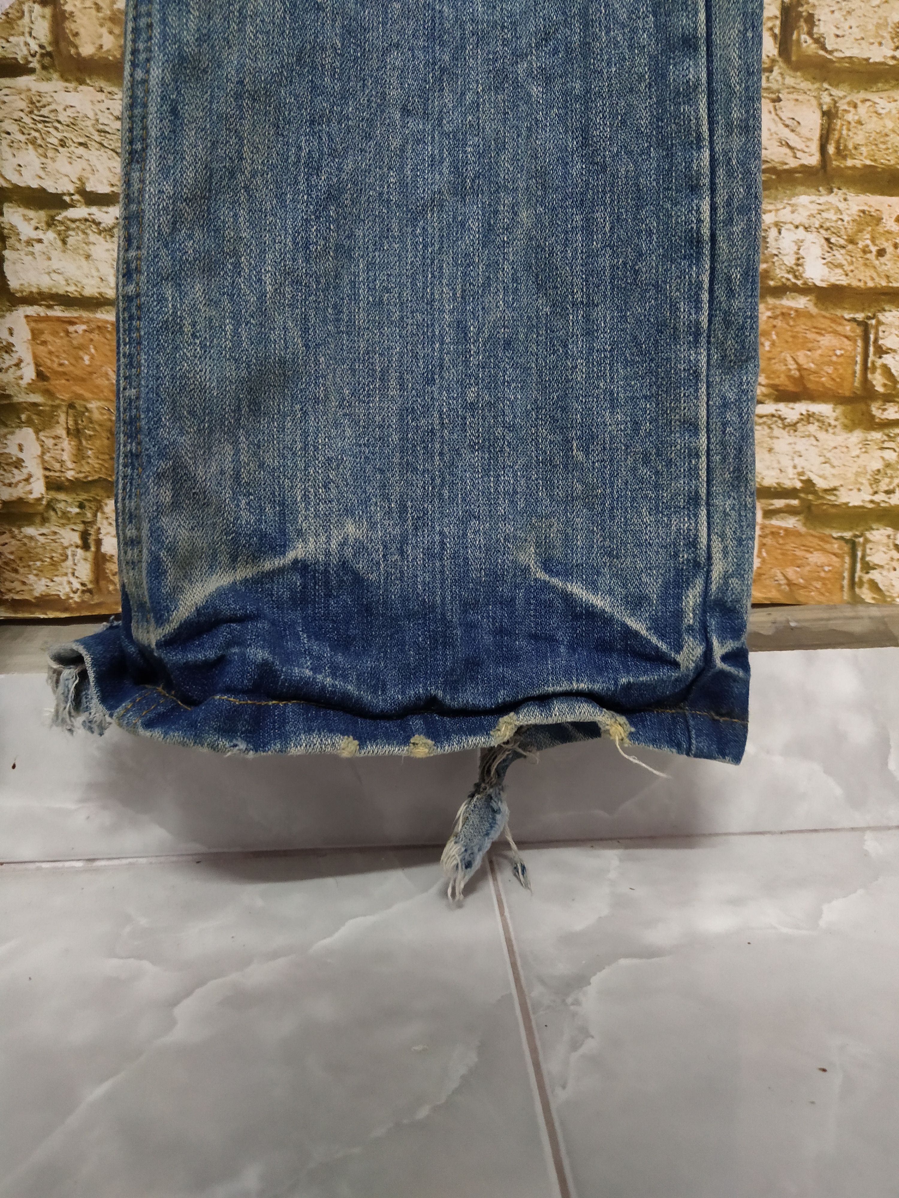 Japanese Brand LOMA PAINTED DISTRESSED DENIM JAPAN (B927) w35 Size US 35 - 5 Thumbnail
