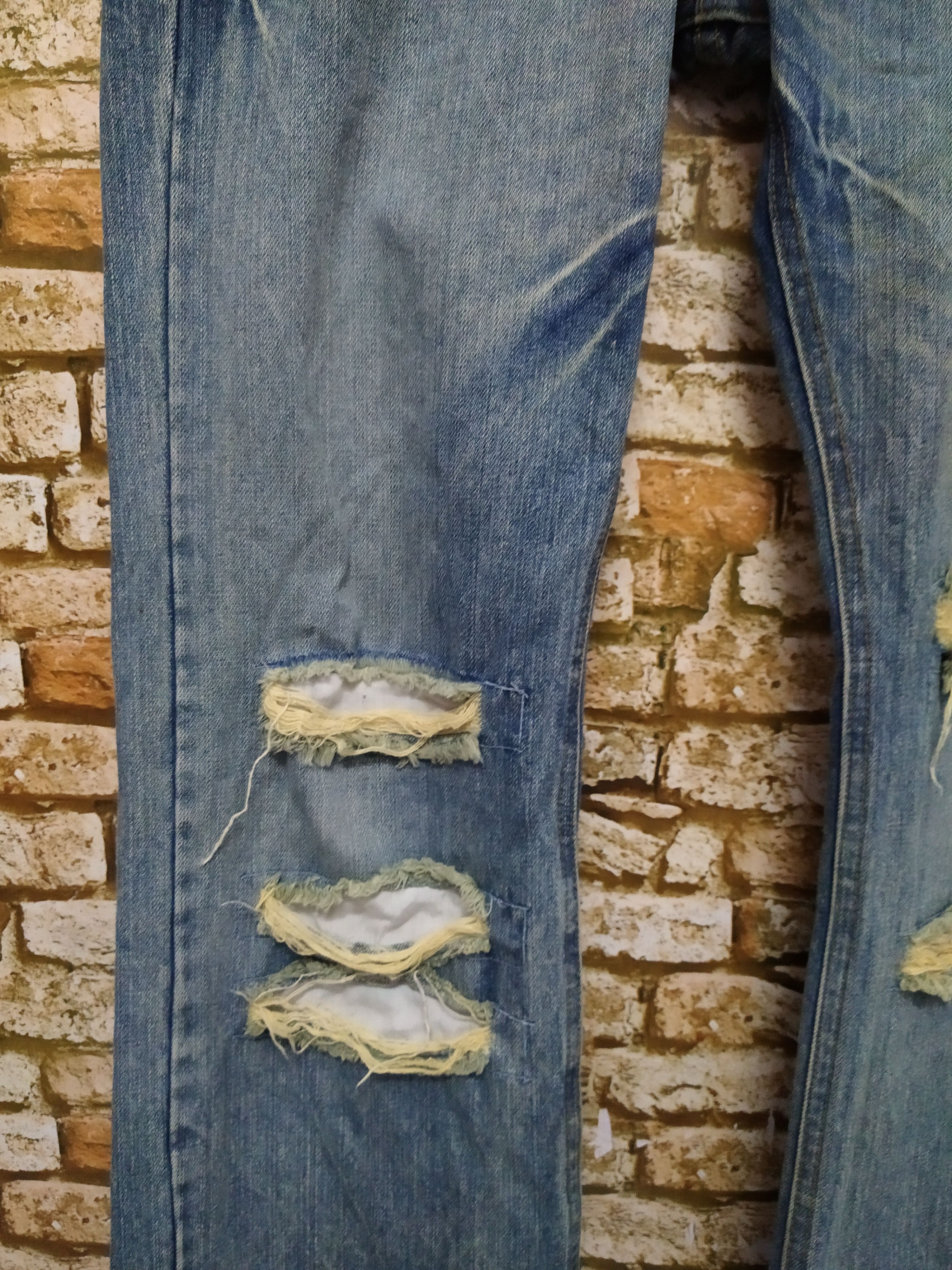 Japanese Brand LOMA PAINTED DISTRESSED DENIM JAPAN (B927) w35 Size US 35 - 2 Thumbnail