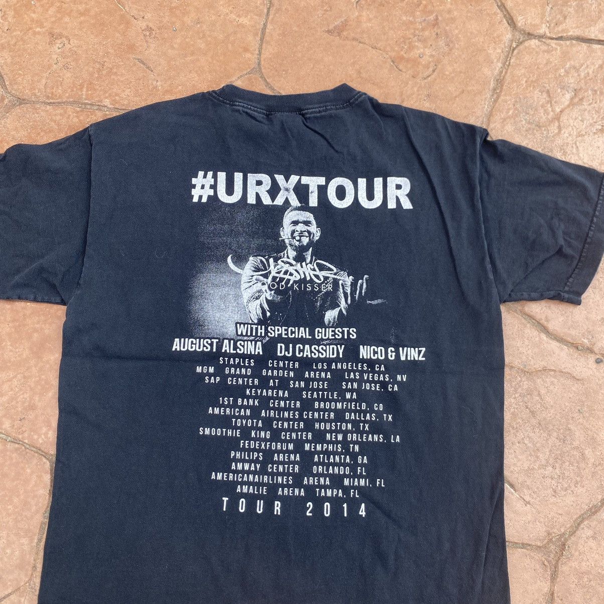 Band Tees Thrashed Faded Vintage Y2K Usher Tour ERD GRUNGE TEE Size US M / EU 48-50 / 2 - 4 Thumbnail