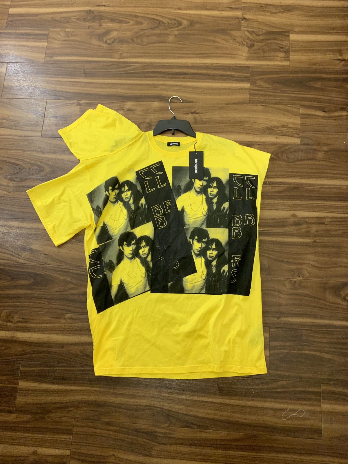 Raf Simons SS19 Displaced Sleeves Tee in Yellow Size US S / EU 44-46 / 1 - 2 Thumbnail