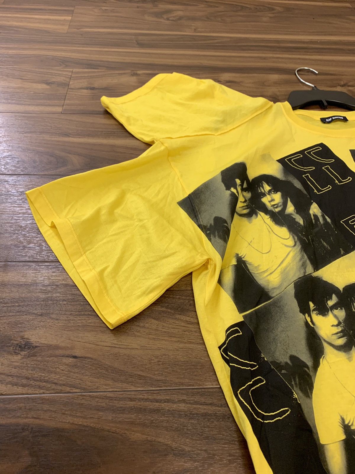 Raf Simons SS19 Displaced Sleeves Tee in Yellow Size US S / EU 44-46 / 1 - 7 Thumbnail