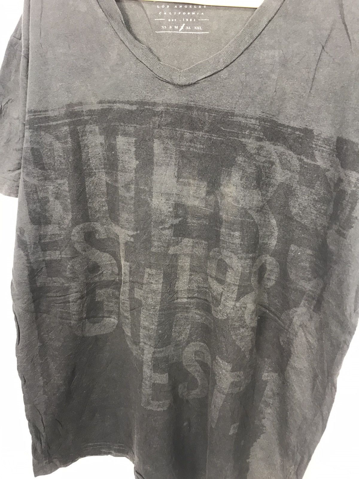 Guess Guess printed vneck tshirt Size US L / EU 52-54 / 3 - 6 Thumbnail