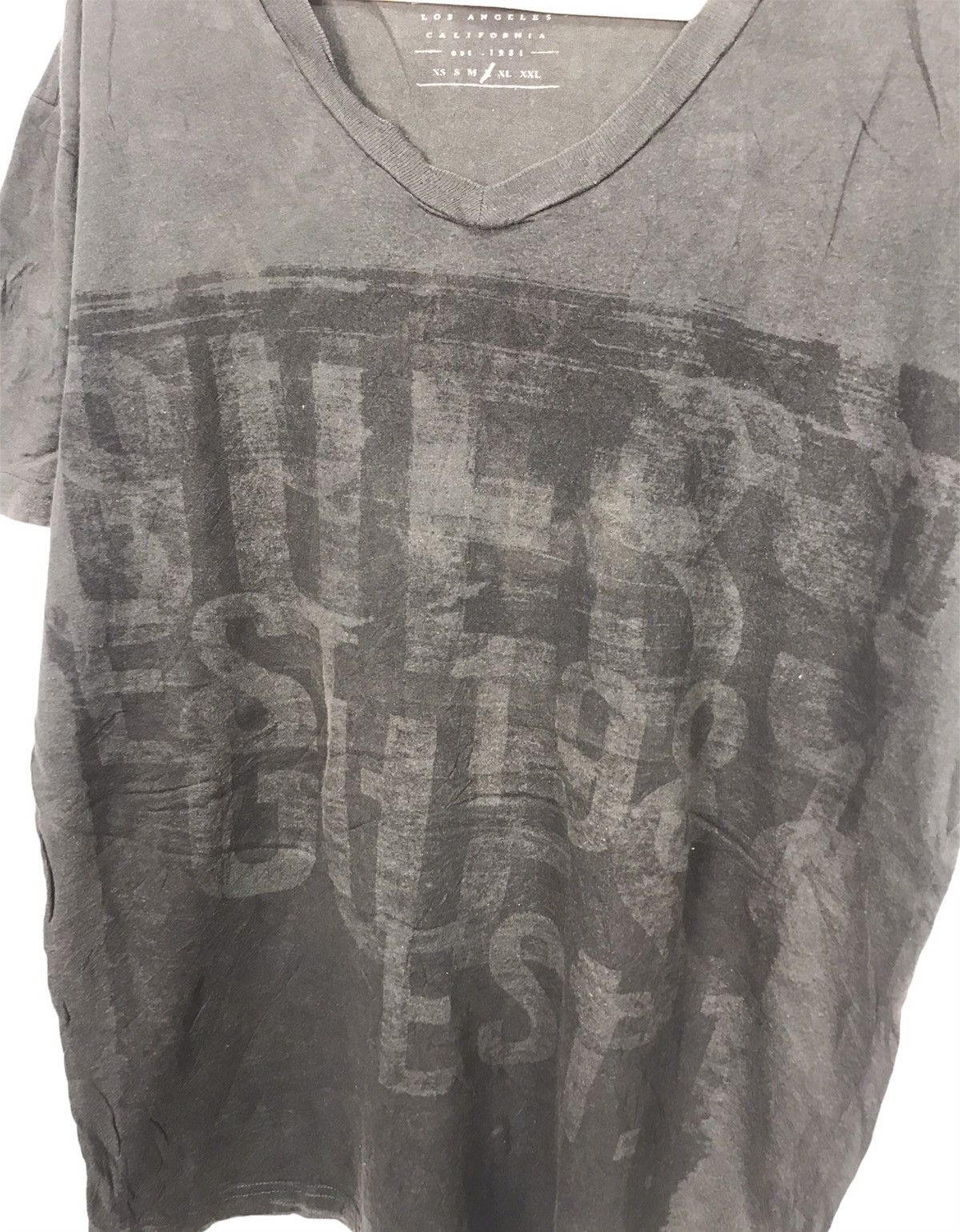 Guess Guess printed vneck tshirt Size US L / EU 52-54 / 3 - 3 Thumbnail