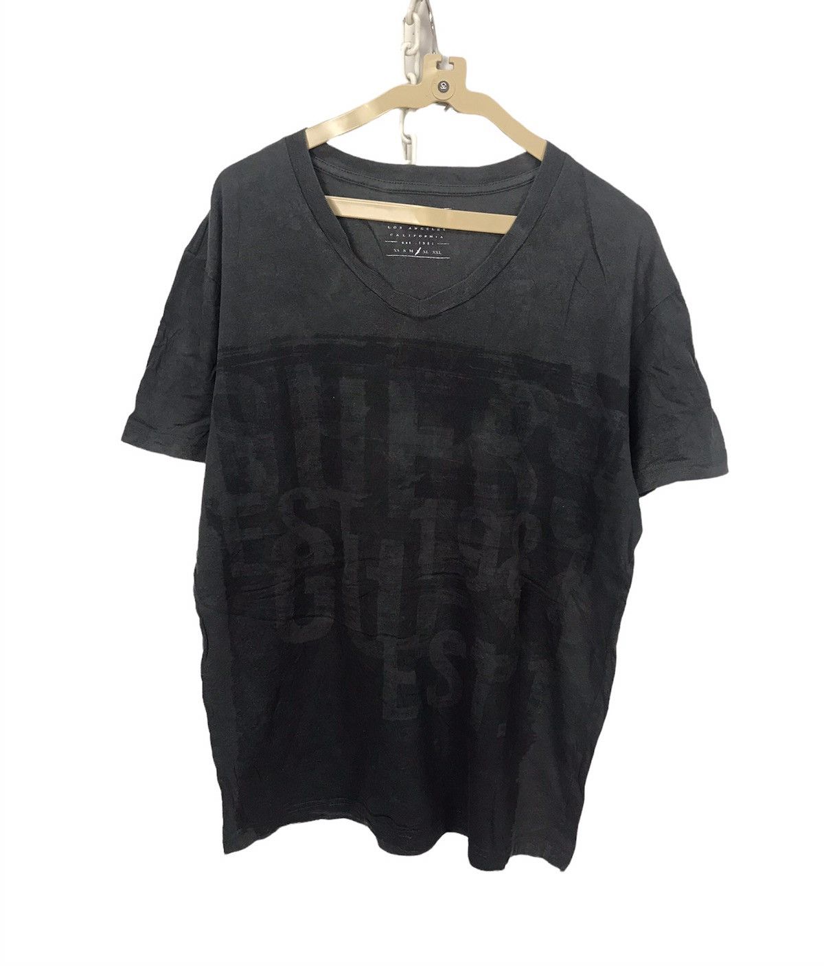 Guess Guess printed vneck tshirt Size US L / EU 52-54 / 3 - 1 Thumbnail