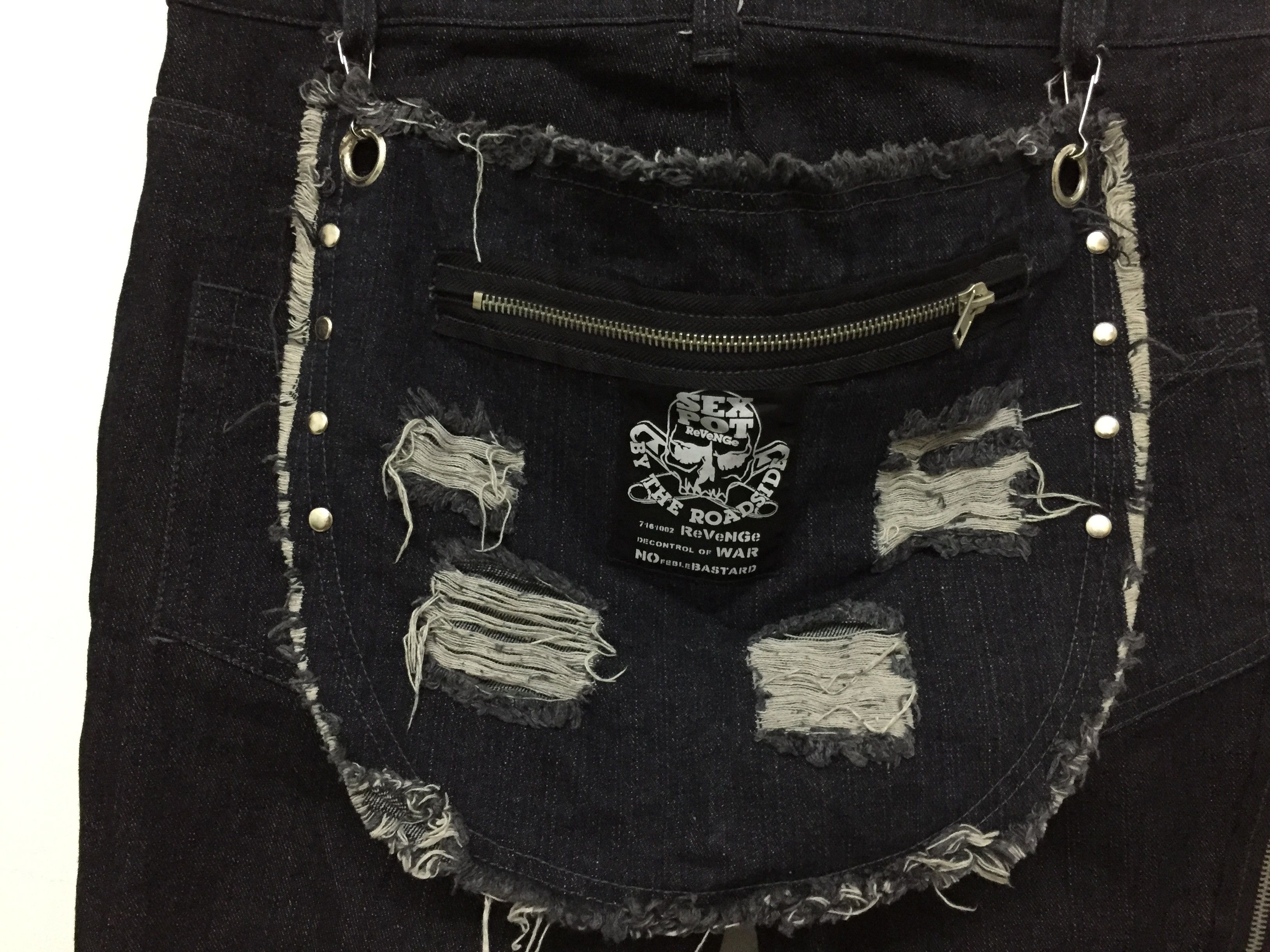 Sex Pot ReVeNGe Sex Pot Revenge attachable distressed bondage zipper Size US 30 / EU 46 - 4 Thumbnail