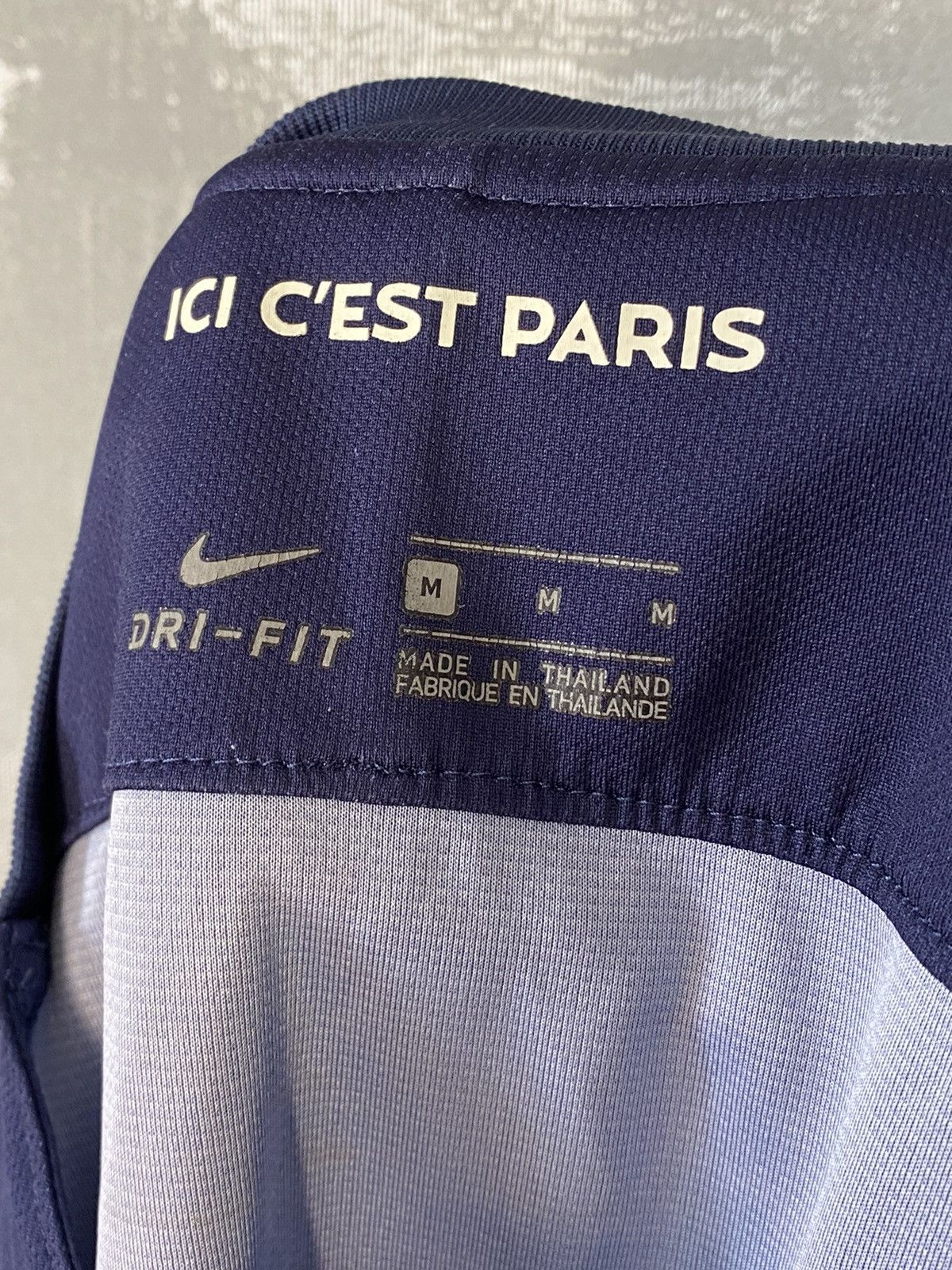 Nike 2016 Vintage PSG Nike Soccer Jersey Home Size M Size US M / EU 48-50 / 2 - 3 Thumbnail