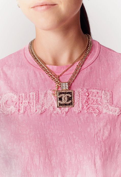 Chanel t shirt store pink