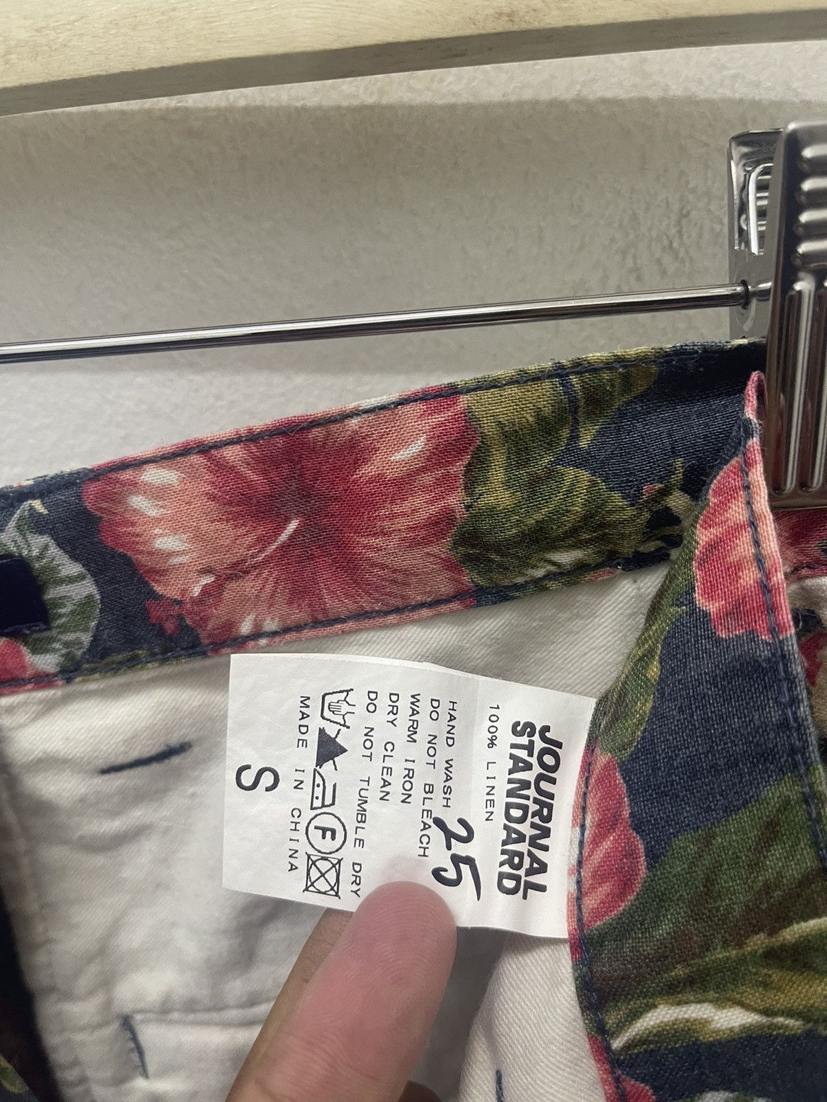 END. Rare END. X Journal Standard Floral Full All Over Size US 29 - 3 Thumbnail