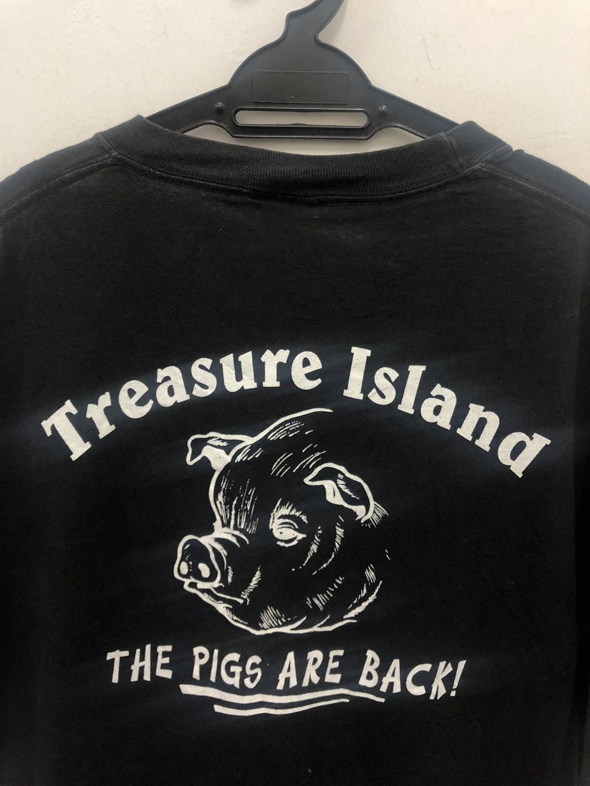 Vintage Rare Vintage TREASURE ISLAND The Pigs Are Back Shirt Size US L / EU 52-54 / 3 - 2 Thumbnail