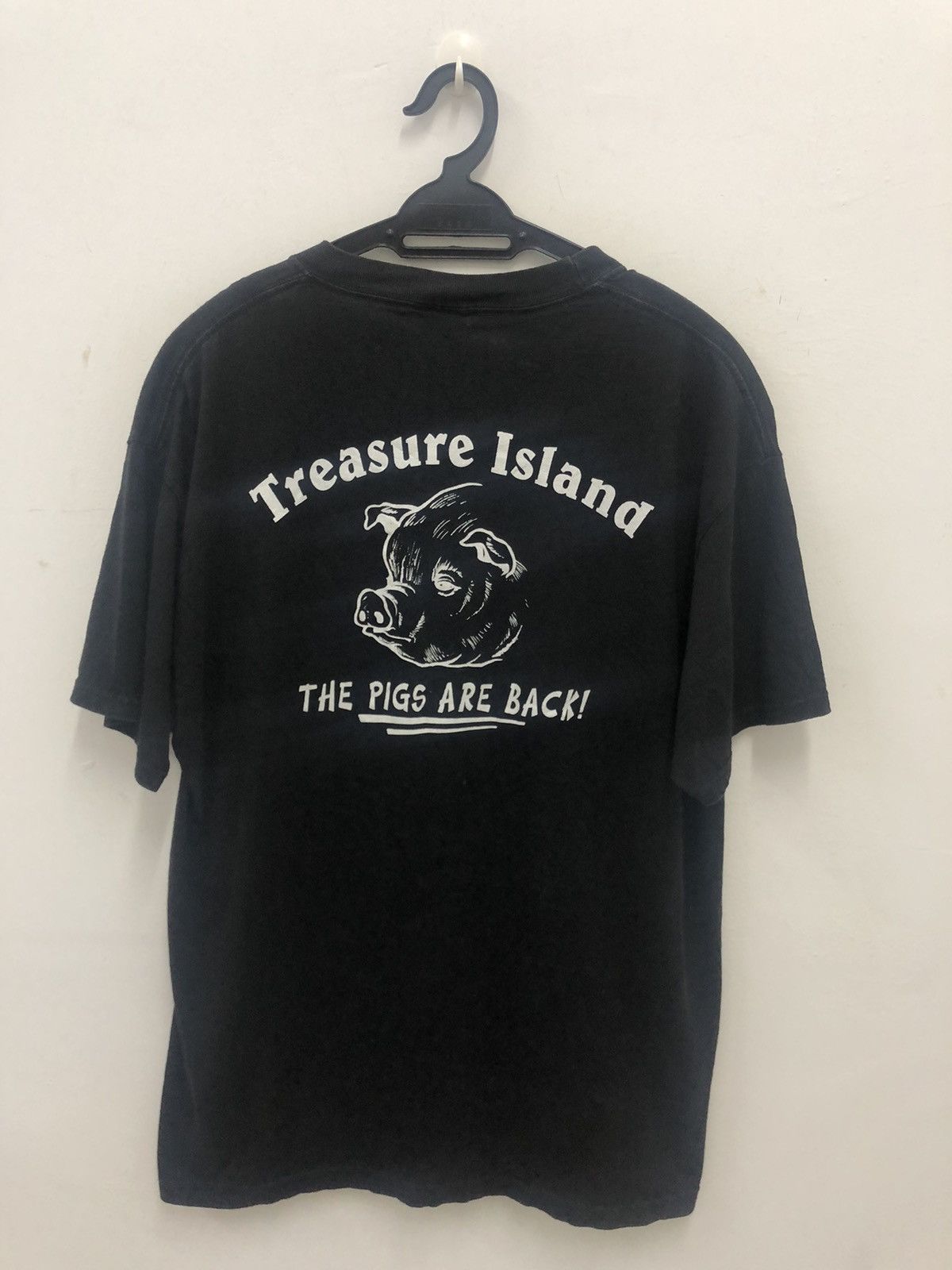 image of Vintage Treasure Island The Pigs Are Back Shirt in Black, Men's (Size Large)