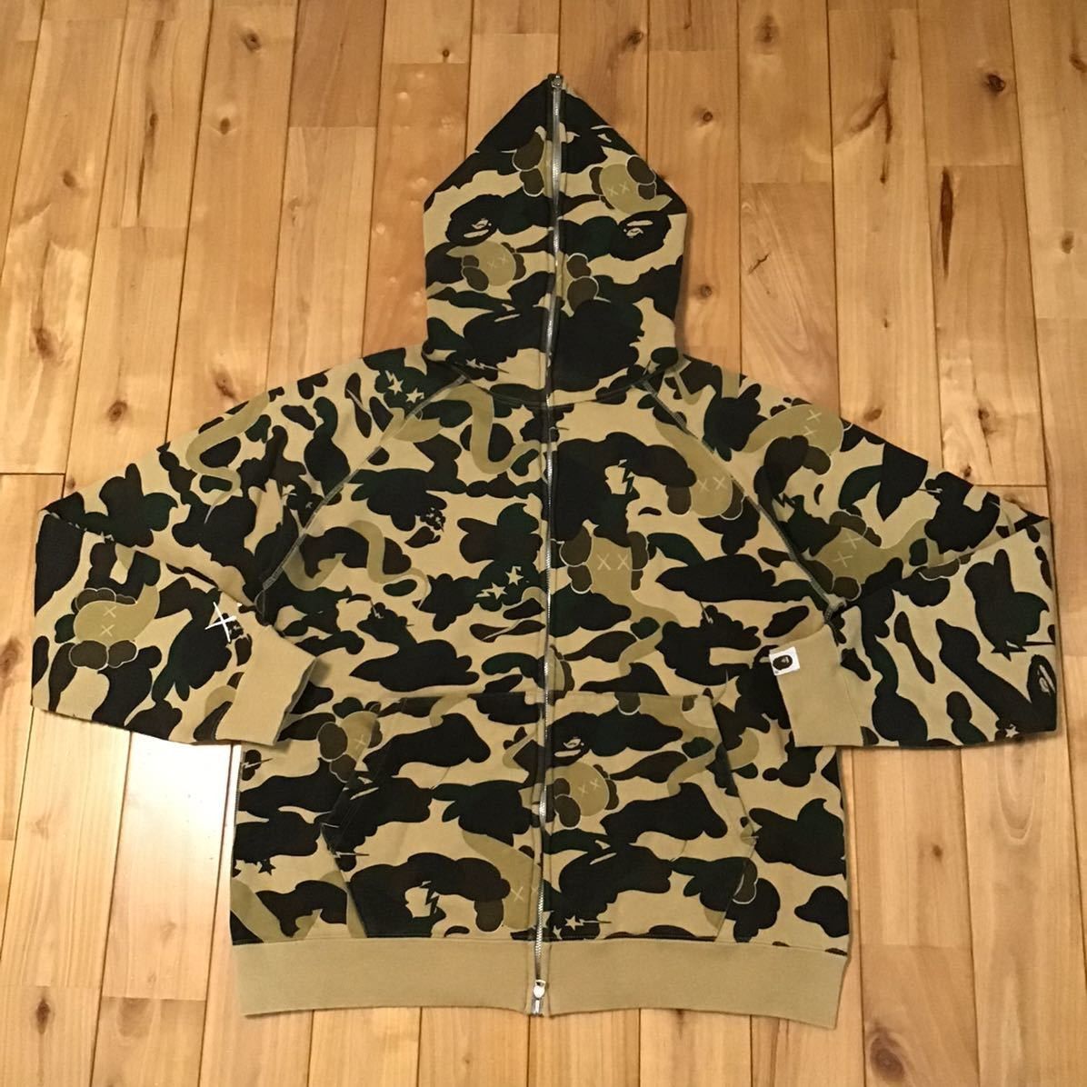Bape × Kaws BAPE × kaws bendy 1st camo yellow full zip hoodie Size US S / EU 44-46 / 1 - 1 Thumbnail