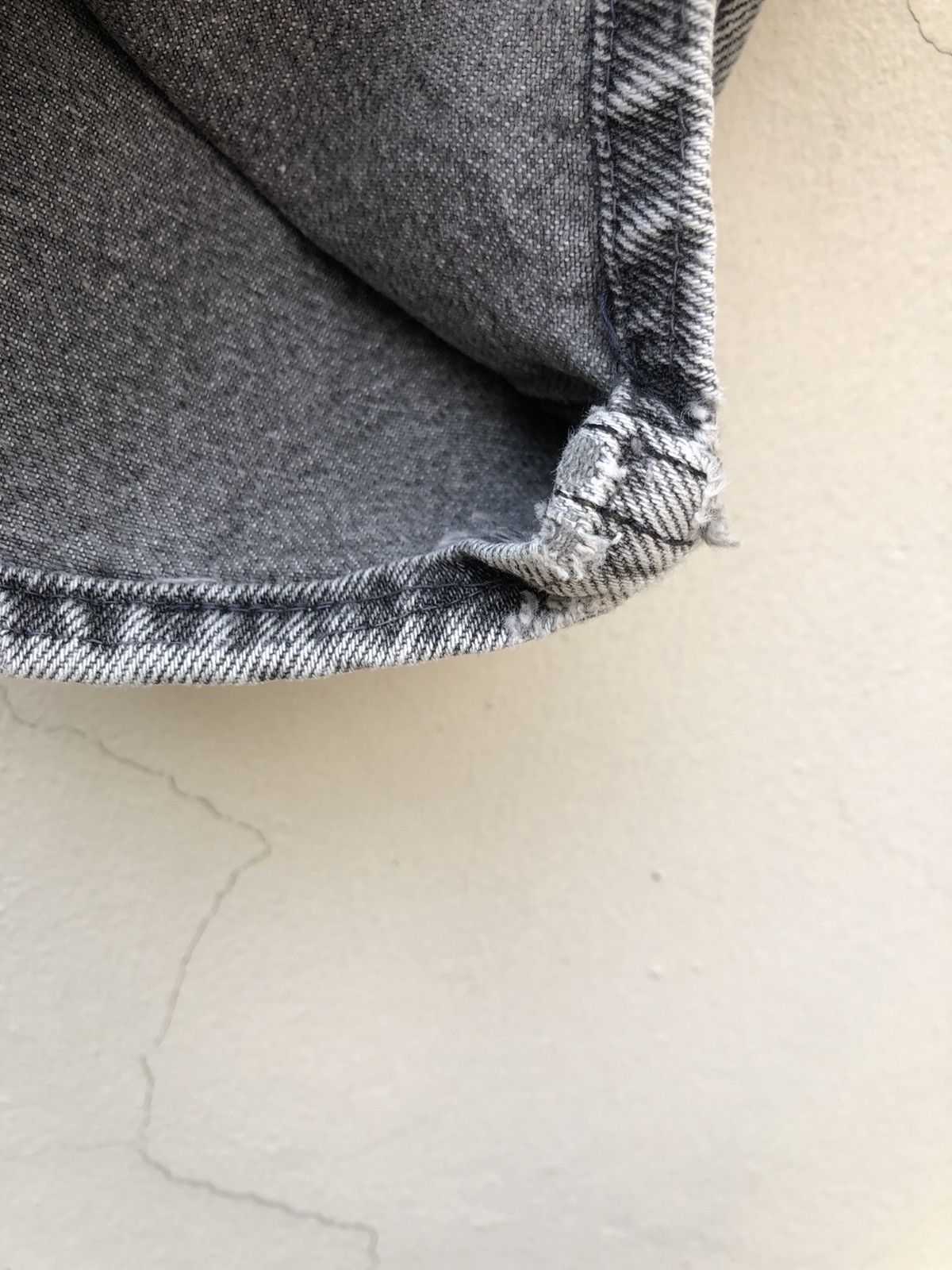 Levi's Vintage 90s Levi’s 501 Jeans Distressed Faded Black Denim Size US 32 / EU 48 - 19 Thumbnail