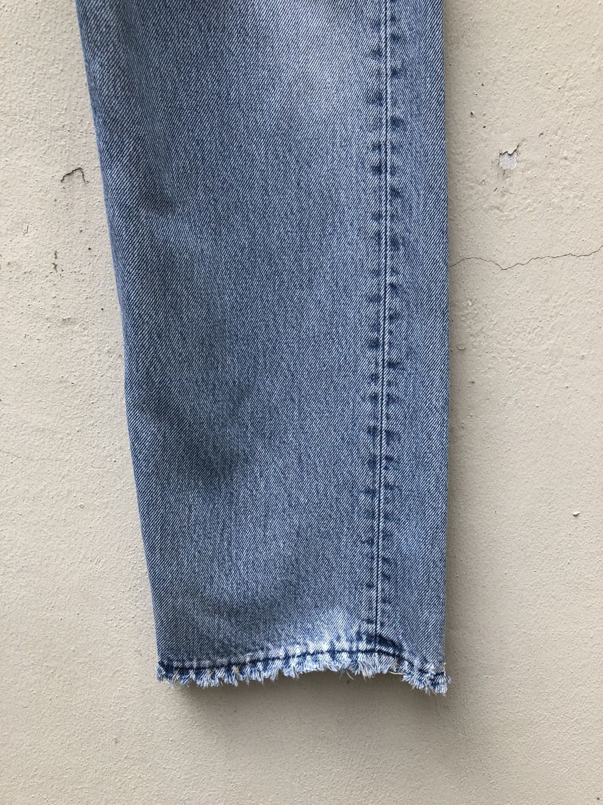 Levi's 90s Levi’s 501 Jeans Usa Distressed Denim Release Hem Size US 31 - 11 Thumbnail