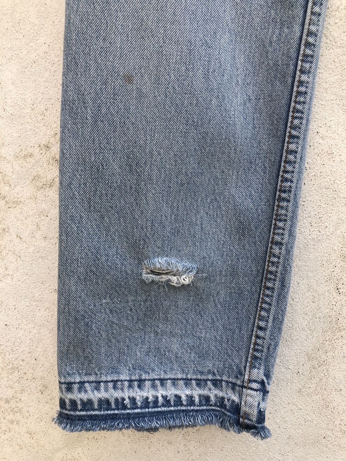 Levi's 90s Levi’s 501 Jeans Distressed Released Hem Denim Size US 31 - 15 Thumbnail