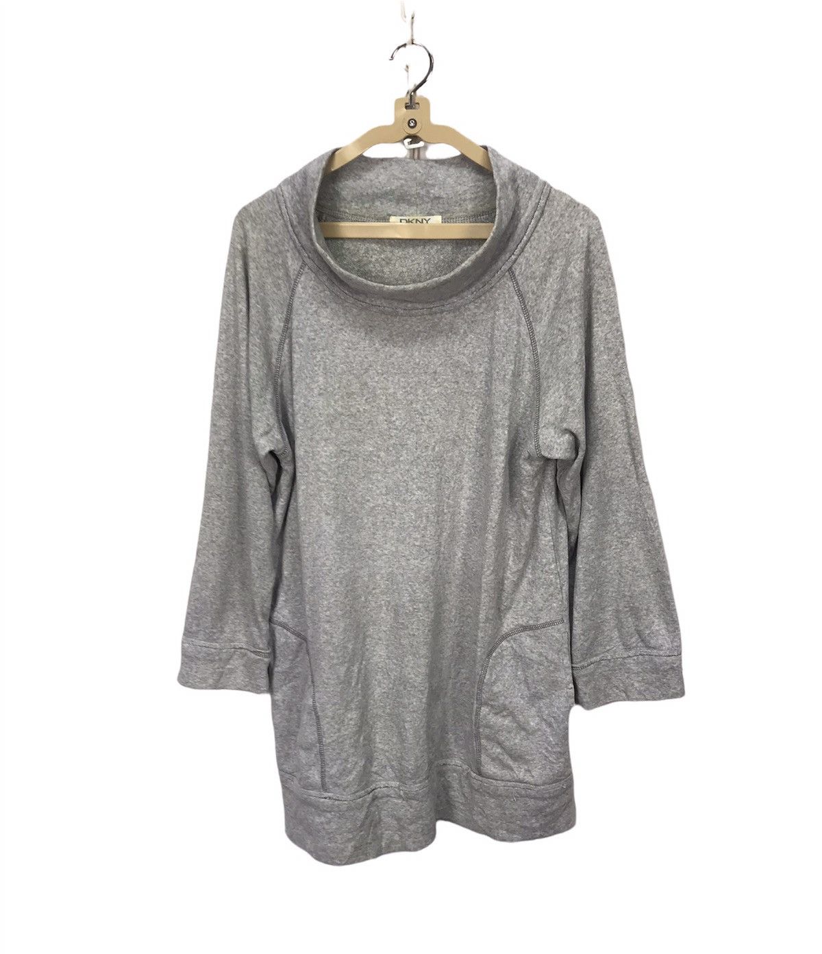DKNY “DKNY”DONNA KARAN NEW YORK LADIES SWEATSHIRT Size ONE SIZE - 1 Thumbnail